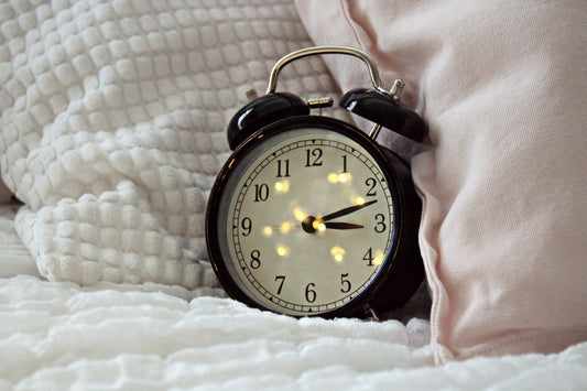 5 Ways To Make The Most Out Of An Extra Hour In Bed - DUSK