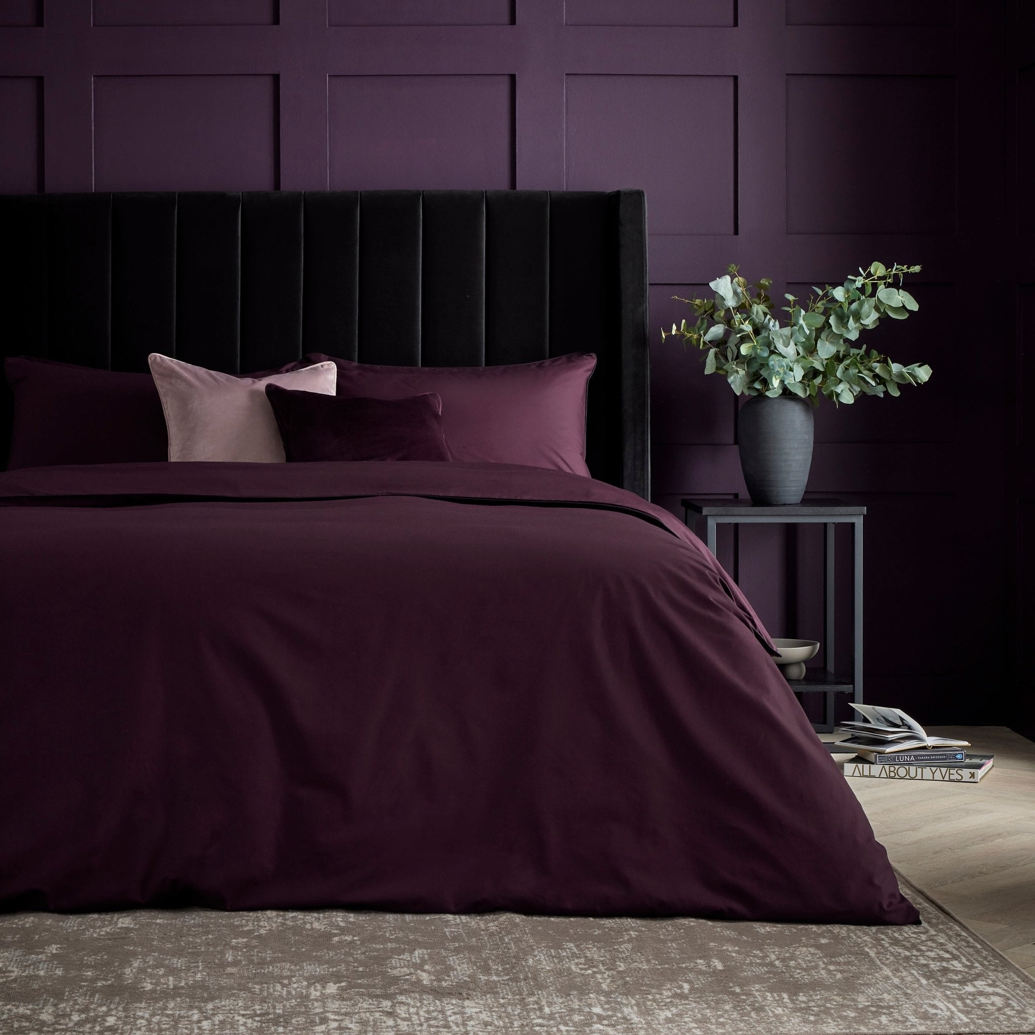 How to Decorate a Dark Purple Bedroom: Stunning Ideas for Elegance