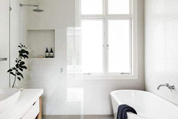 5 Quick and Easy Small Bathroom Décor Ideas - DUSK