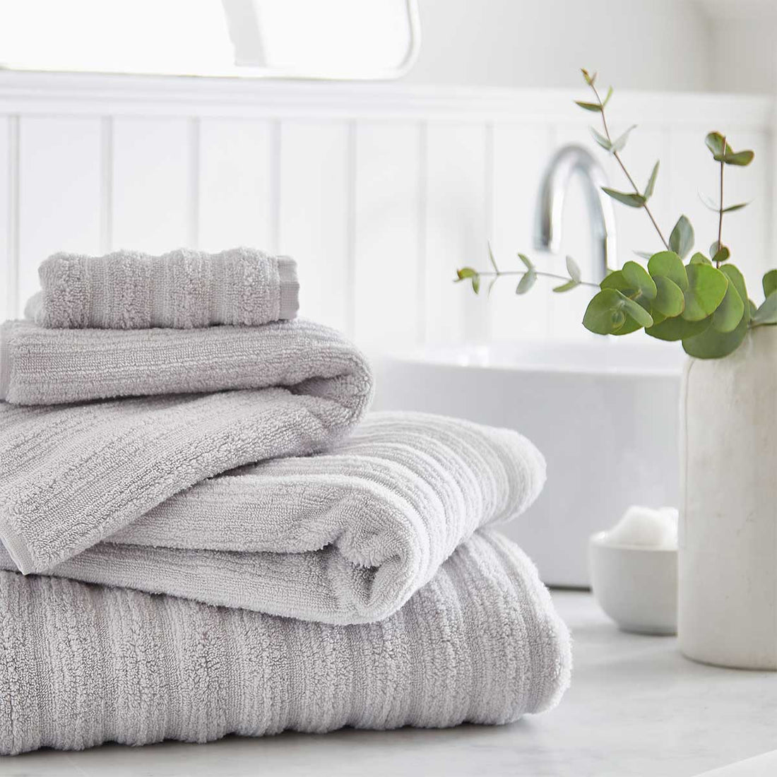 How To Choose The Perfect Bathroom Towel - DUSK