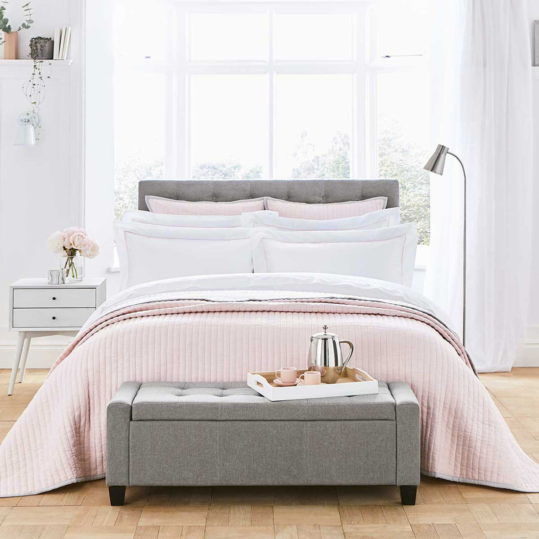 How To Introduce A Pop Of Pink To Your Bedroom - DUSK