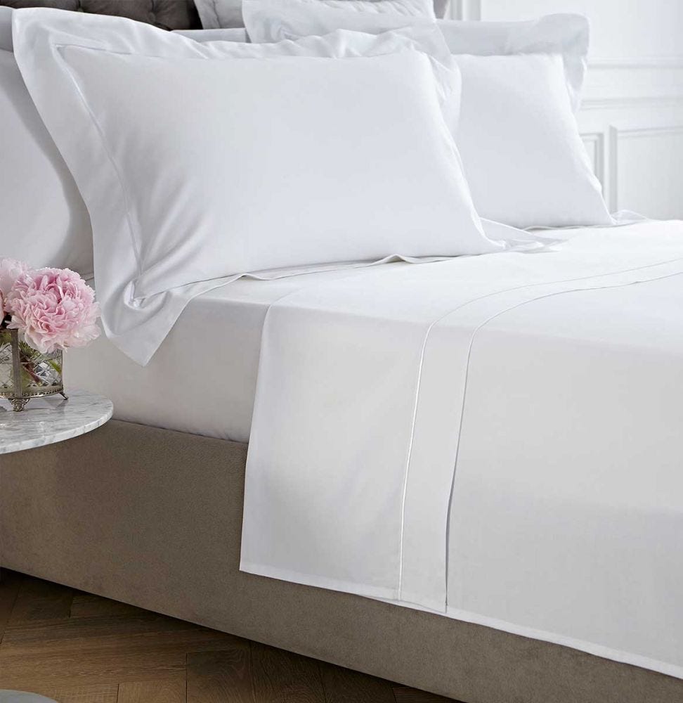 Flat Sheet vs Fitted Sheet: What Is the Difference? - DUSK