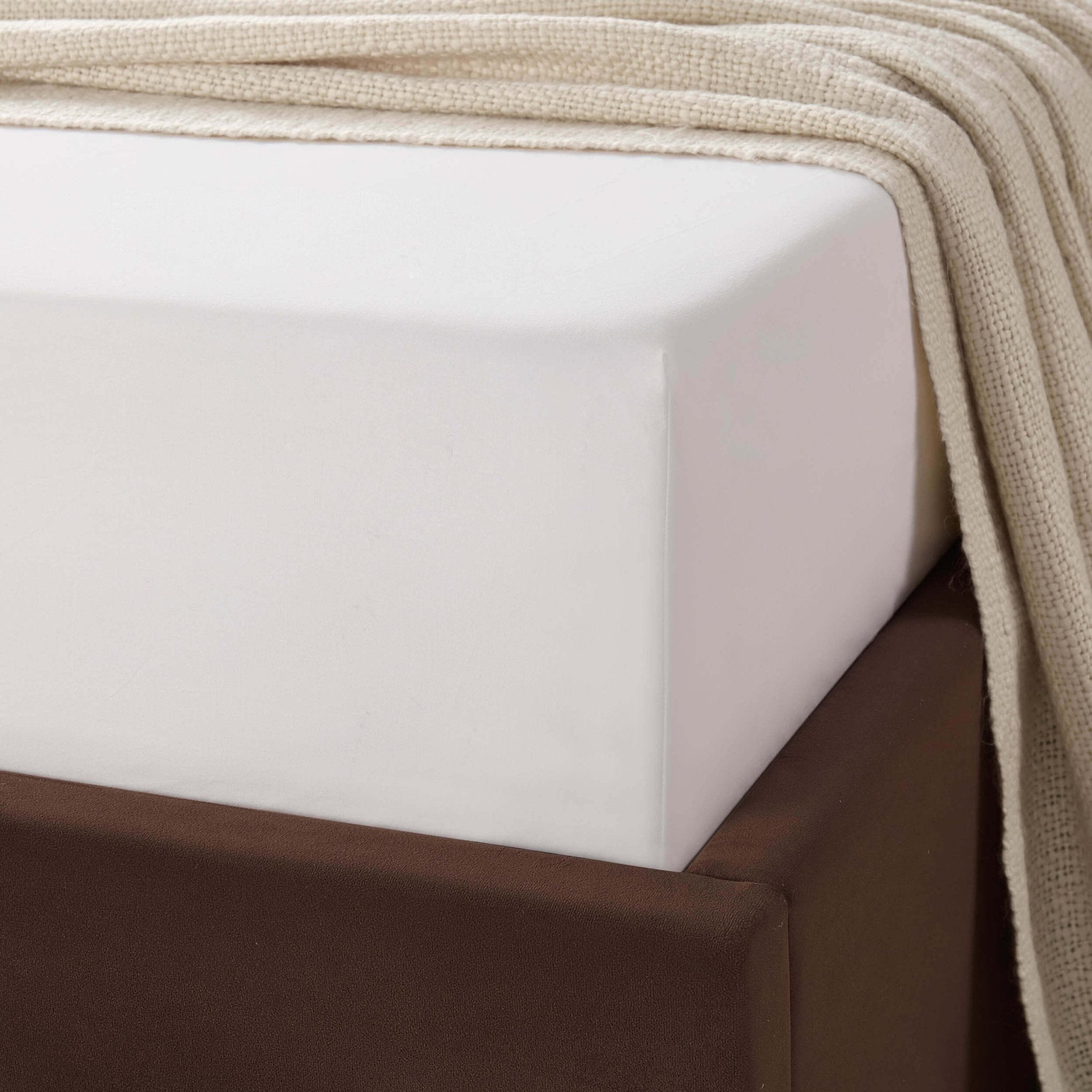 Anti - Allergy 200 Thread Count Fitted Sheet - White - DUSK