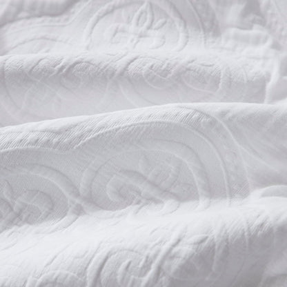 Cannes Matelassé 300 Thread Count Circle Tablecloth - White - DUSK