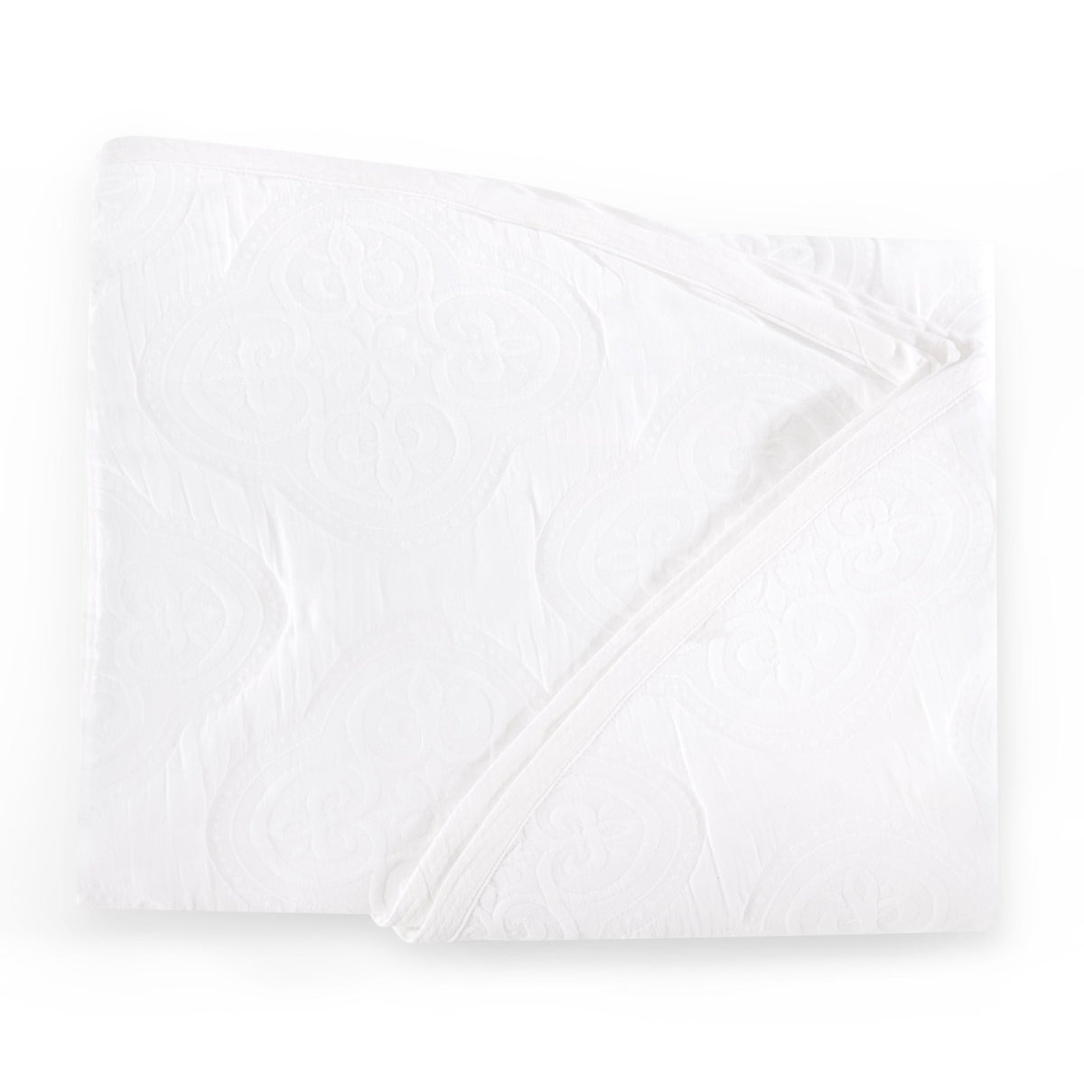 Cannes Matelassé 300 Thread Count Circle Tablecloth - White - DUSK