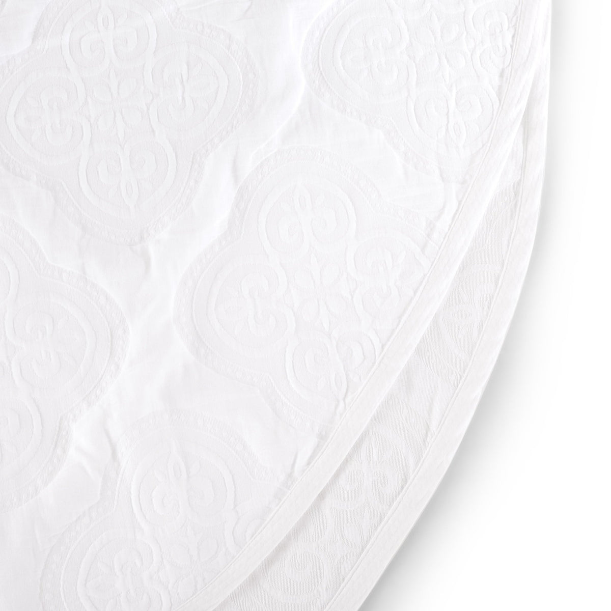 Cannes Matelassé 300 Thread Count Circle Tablecloth - White - DUSK
