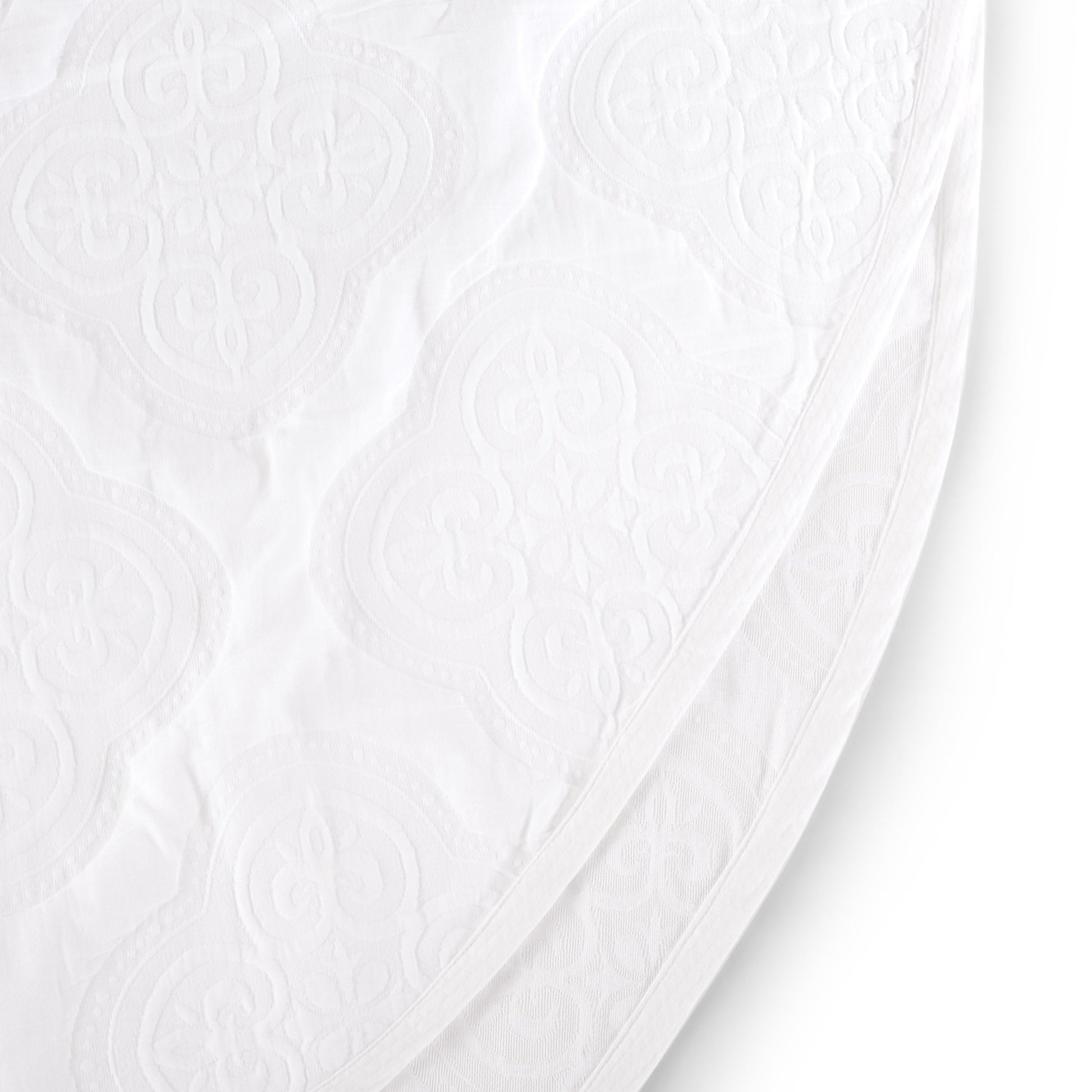 Cannes Matelassé 300 Thread Count Circle Tablecloth - White - DUSK