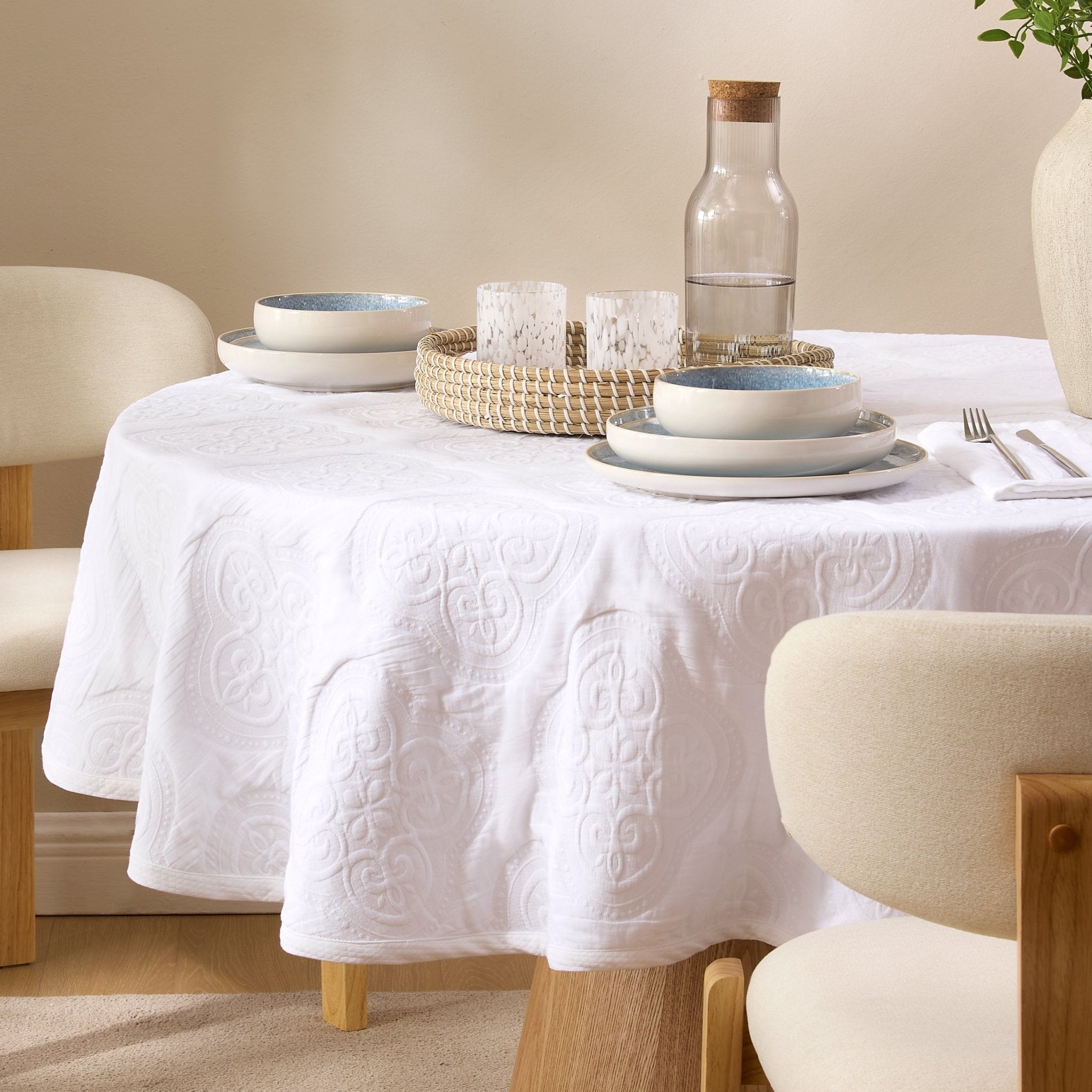 Cannes Matelassé 300 Thread Count Circle Tablecloth - White - DUSK