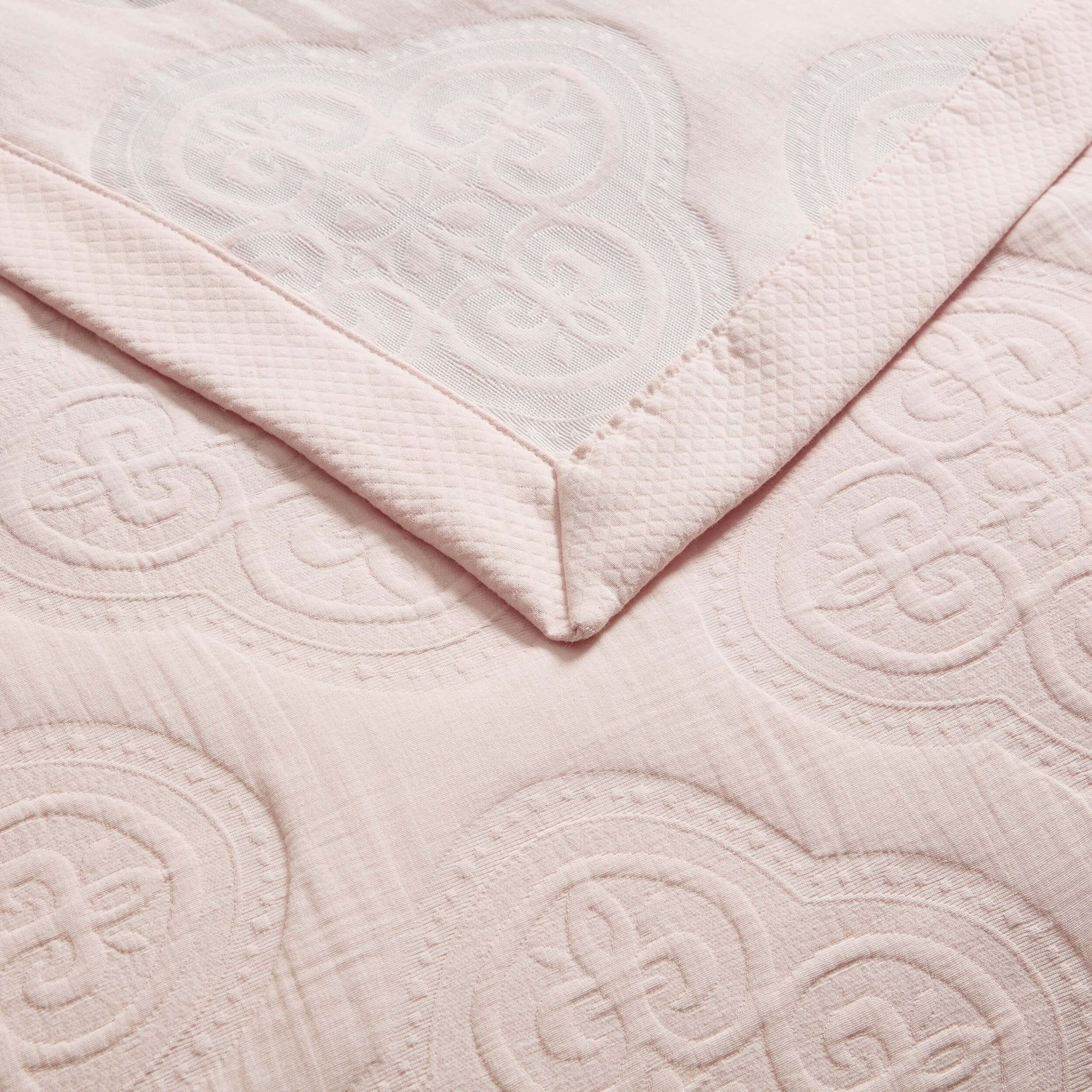 Cannes Matelassé Bedspread - Ballet Slipper - DUSK