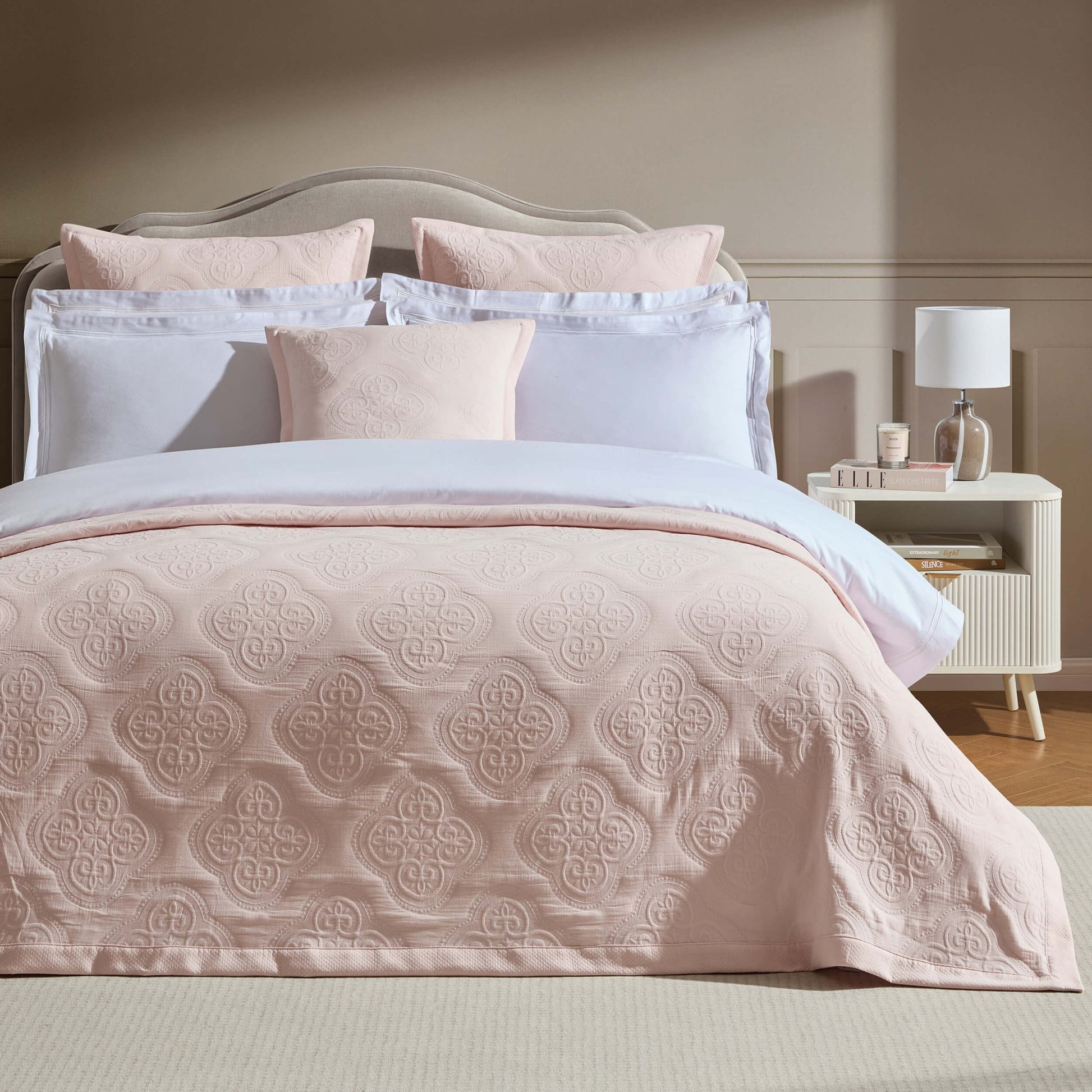 Cannes Matelassé Bedspread - Ballet Slipper - DUSK