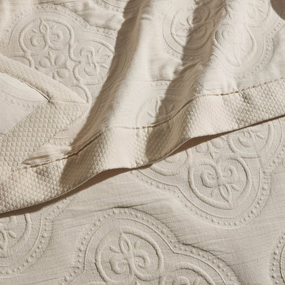 Cannes Matelassé Bedspread - Wheat - DUSK