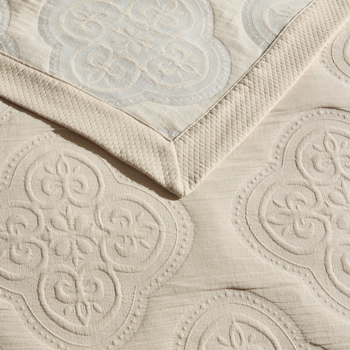 Cannes Matelassé Bedspread - Wheat - DUSK