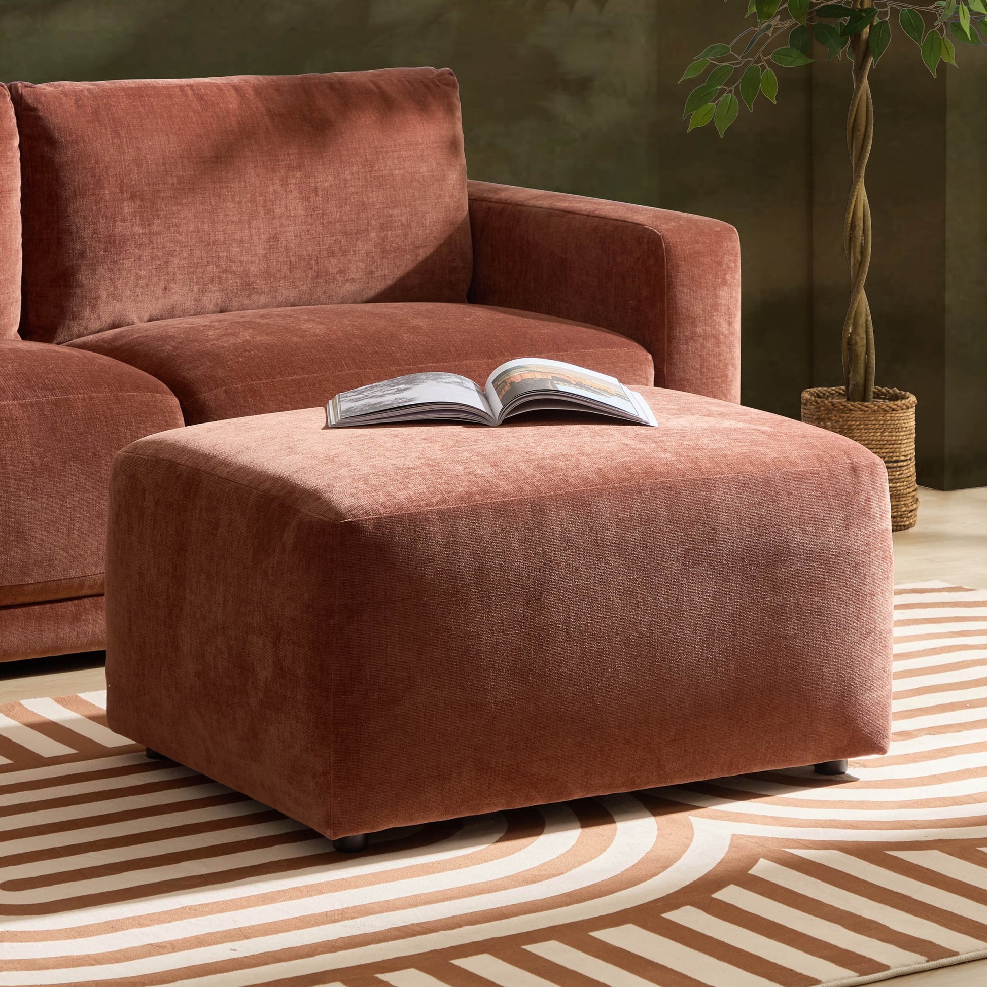 Chicago Pouffe - Chenille Dark Rust - DUSK