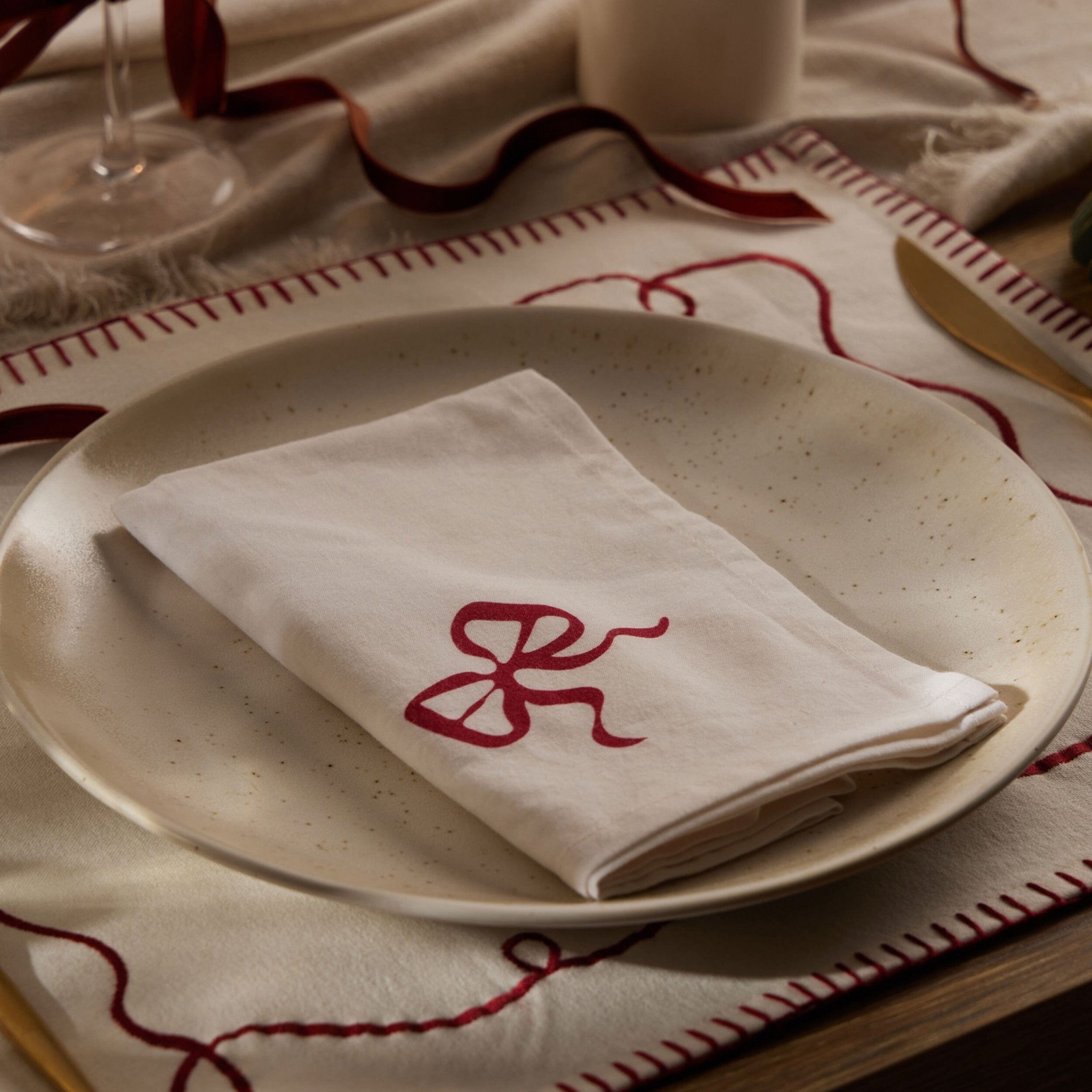 Christmas Bow Set of 4 Napkins 100% Cotton - Off White/ Red - DUSK