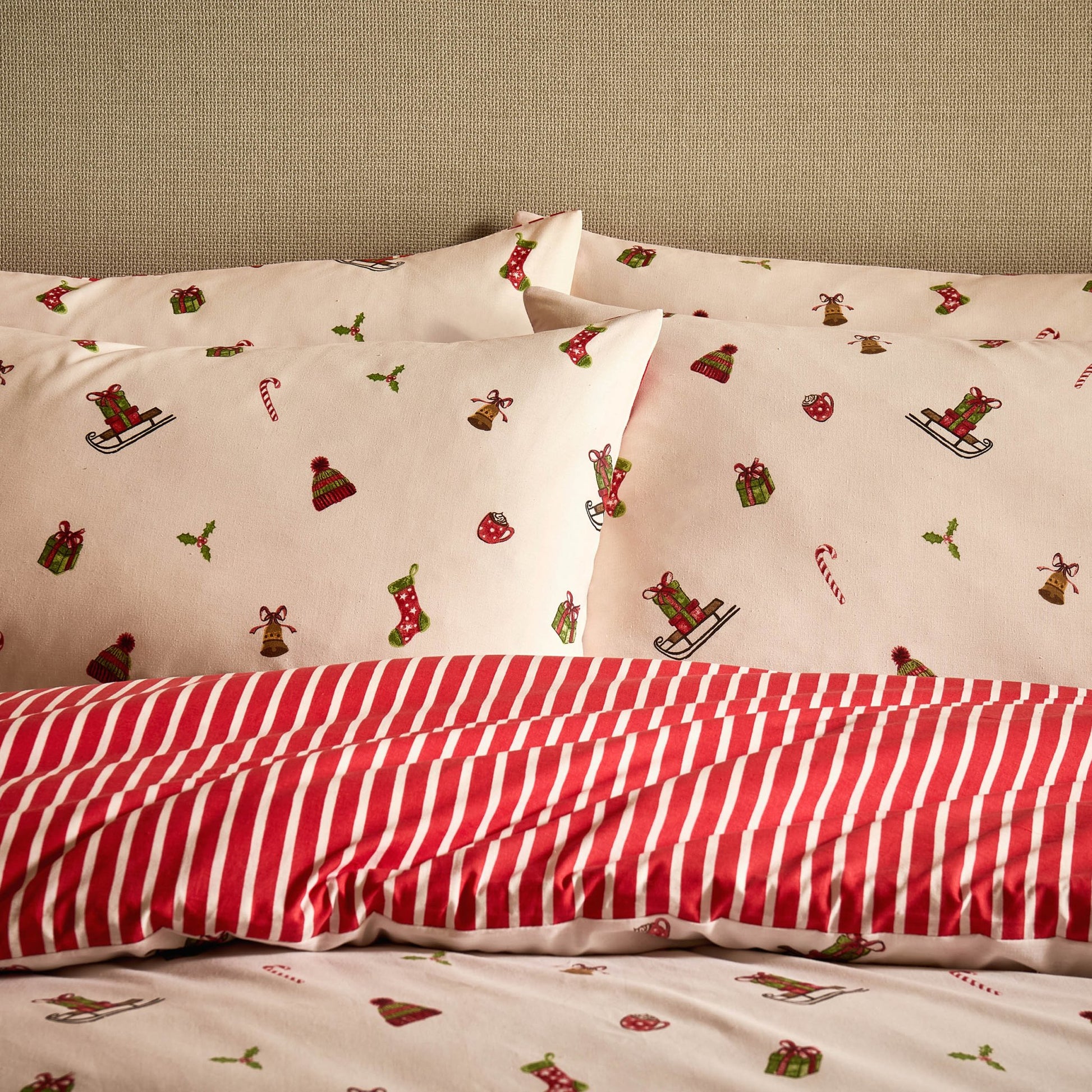 Christmas Icons Duvet Cover & Pillowcase Set - Red - DUSK