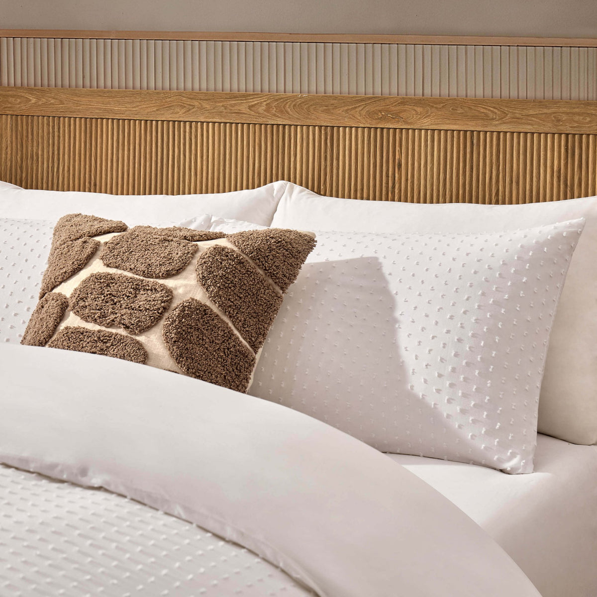Clipped Jacquard Dobby 100% Cotton Duvet Cover & Pillowcase Set - White - DUSK