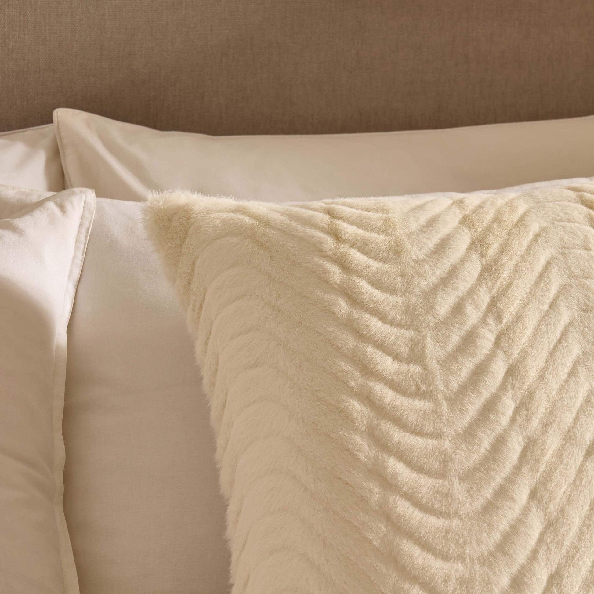 Curved Pattern Ribbed Faux Fur Cushion Cover - Cream - DUSK