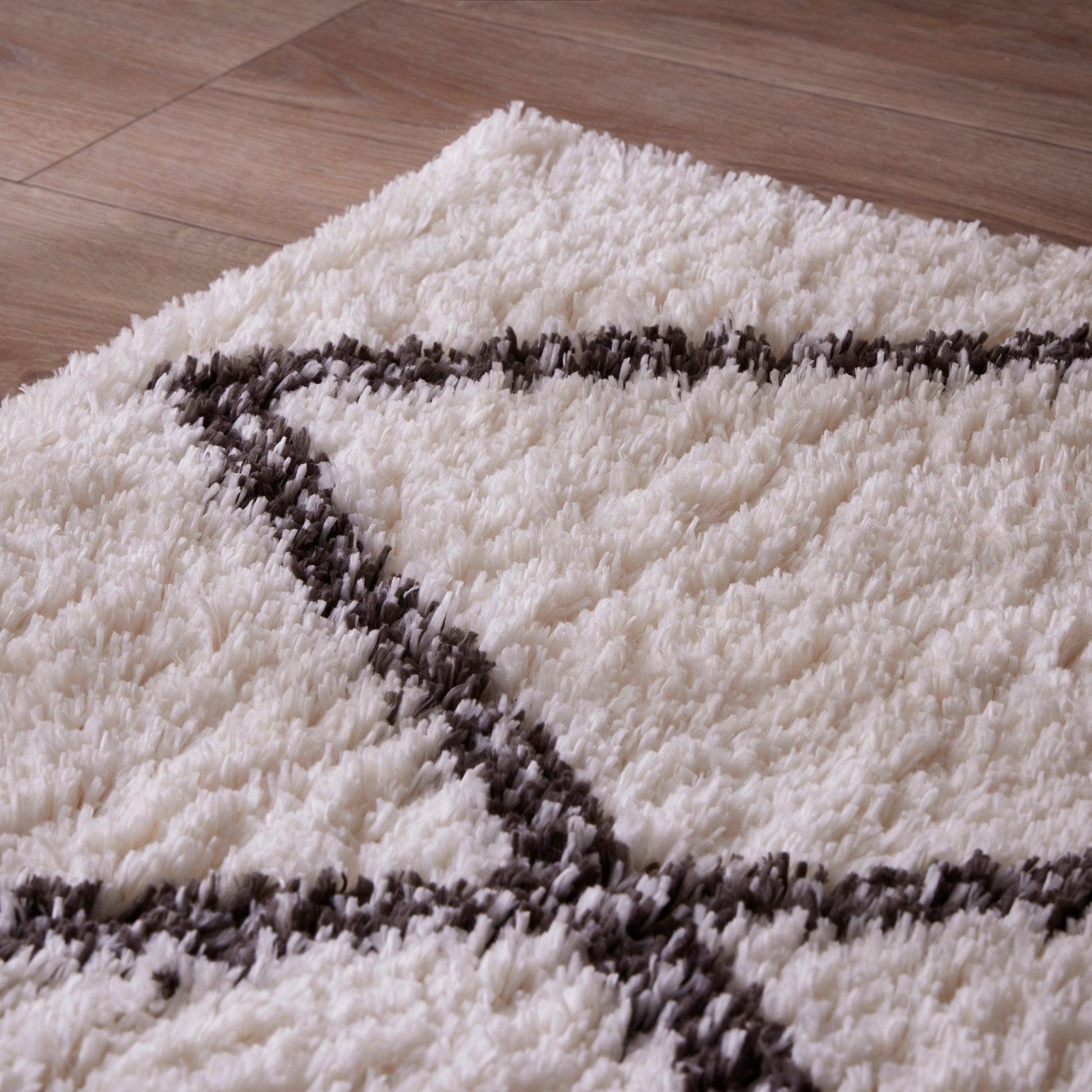 Daria Berber Rug - White/Black - DUSK