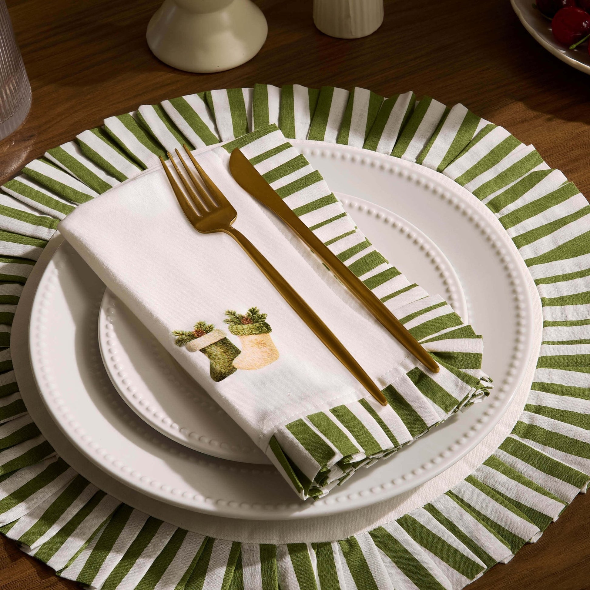Farron Frill Edge Christmas Set of 4 Napkins - Green - DUSK