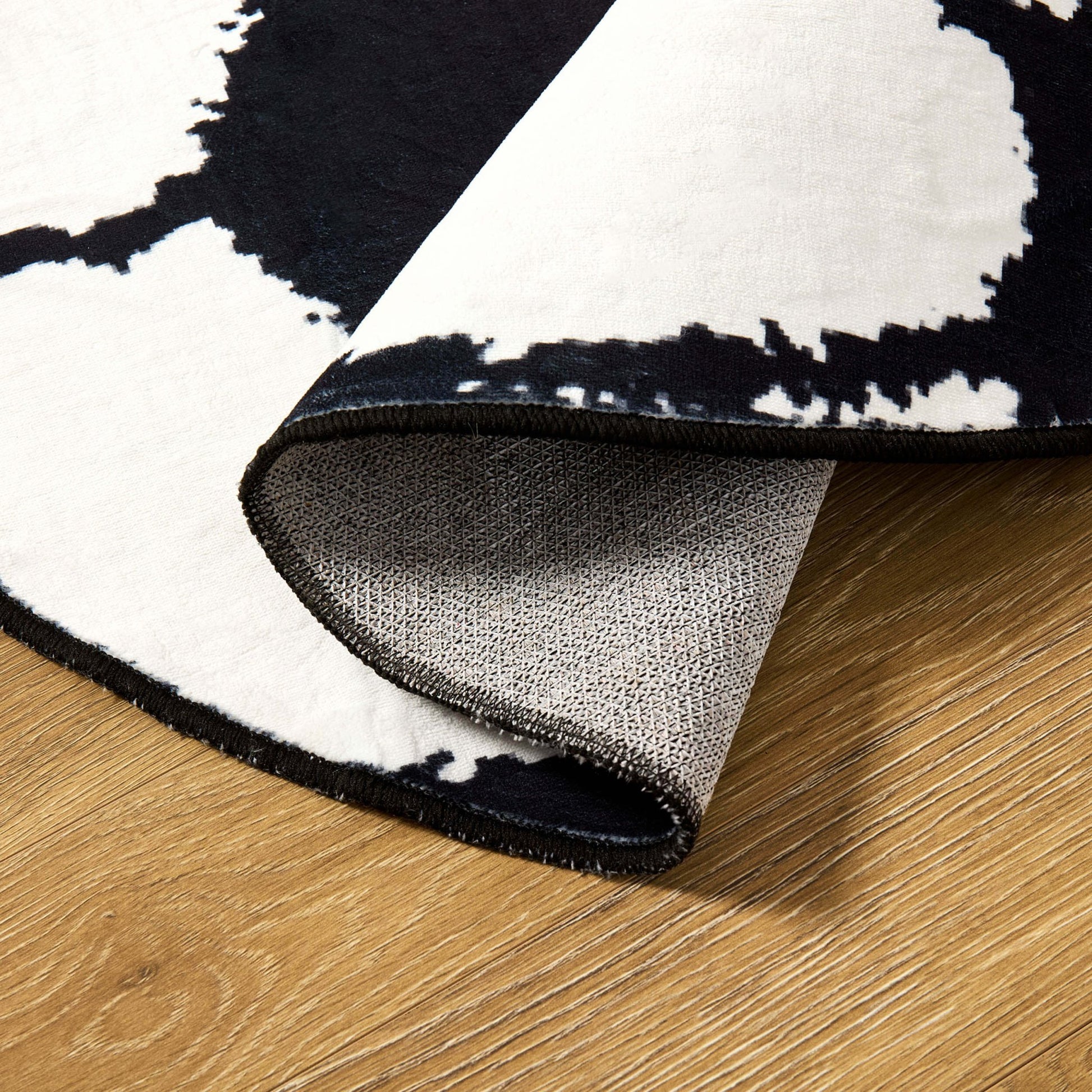 Football Machine Washabale Rug - Black/ White - DUSK