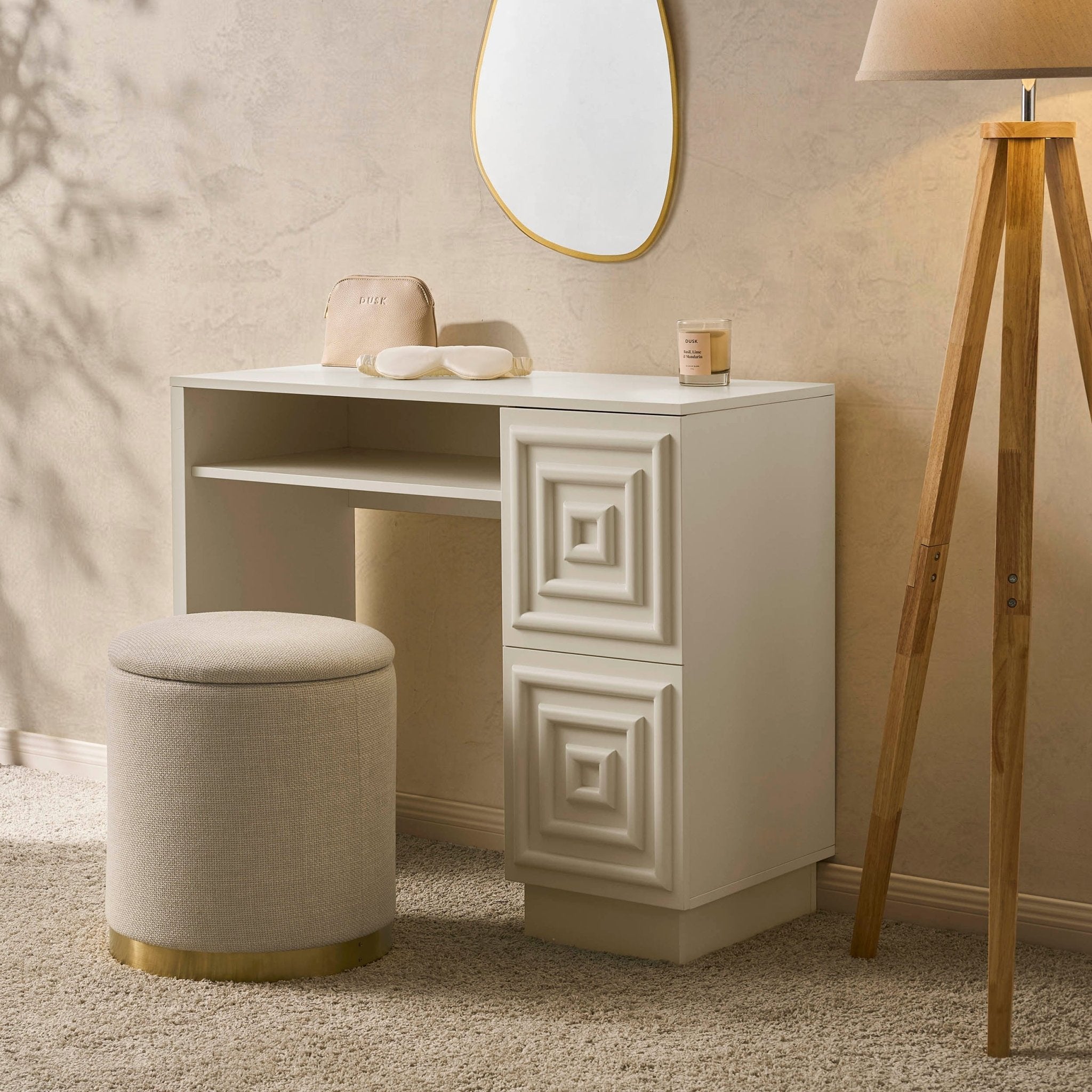 cream colour dressing table Harlow Gold dressing Size:34 WAIST / 32 INSEAM Spread Collar Chic Brown & Blue and a smooth