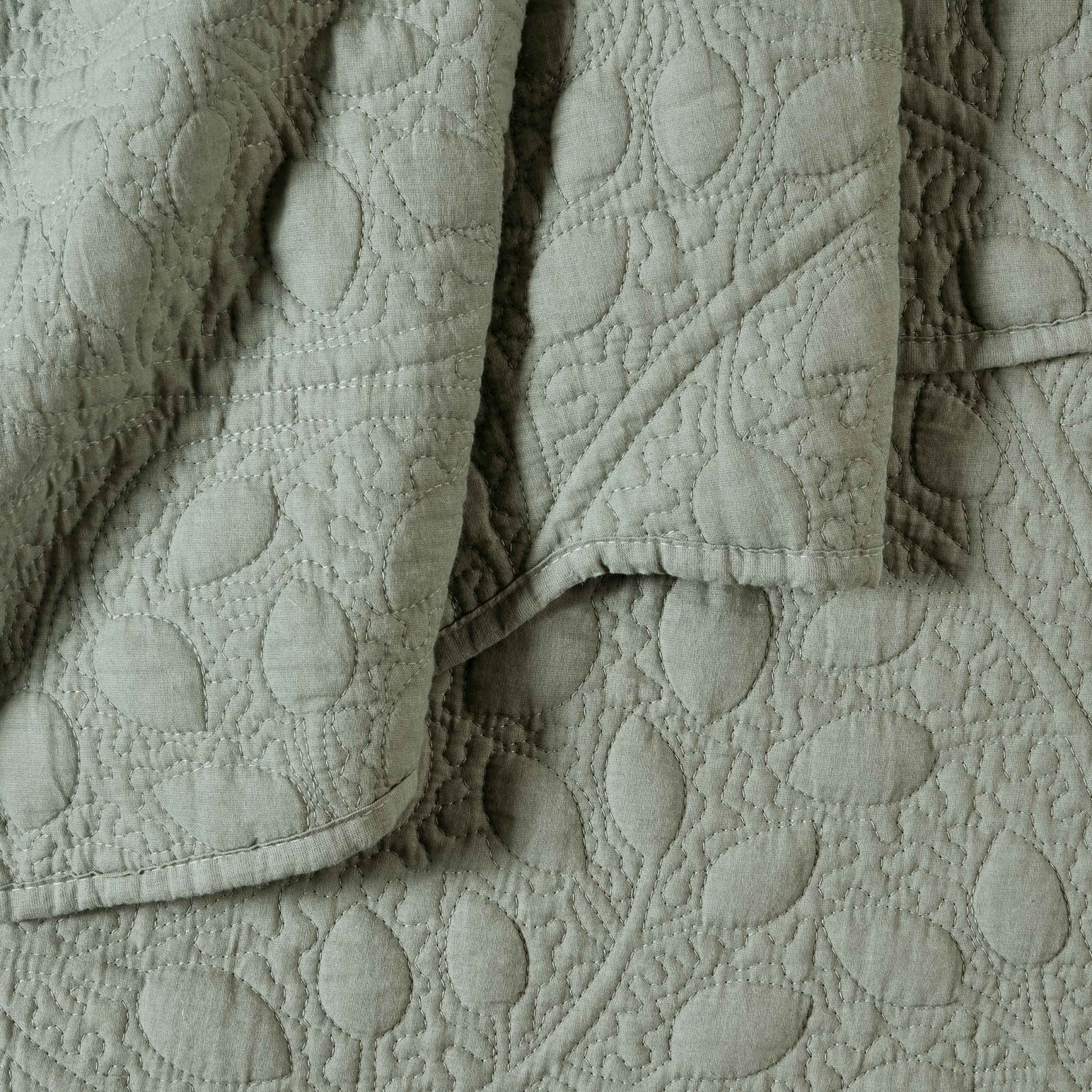 Lucerne Scallop Matelasse Bedspread - Forest Green - DUSK