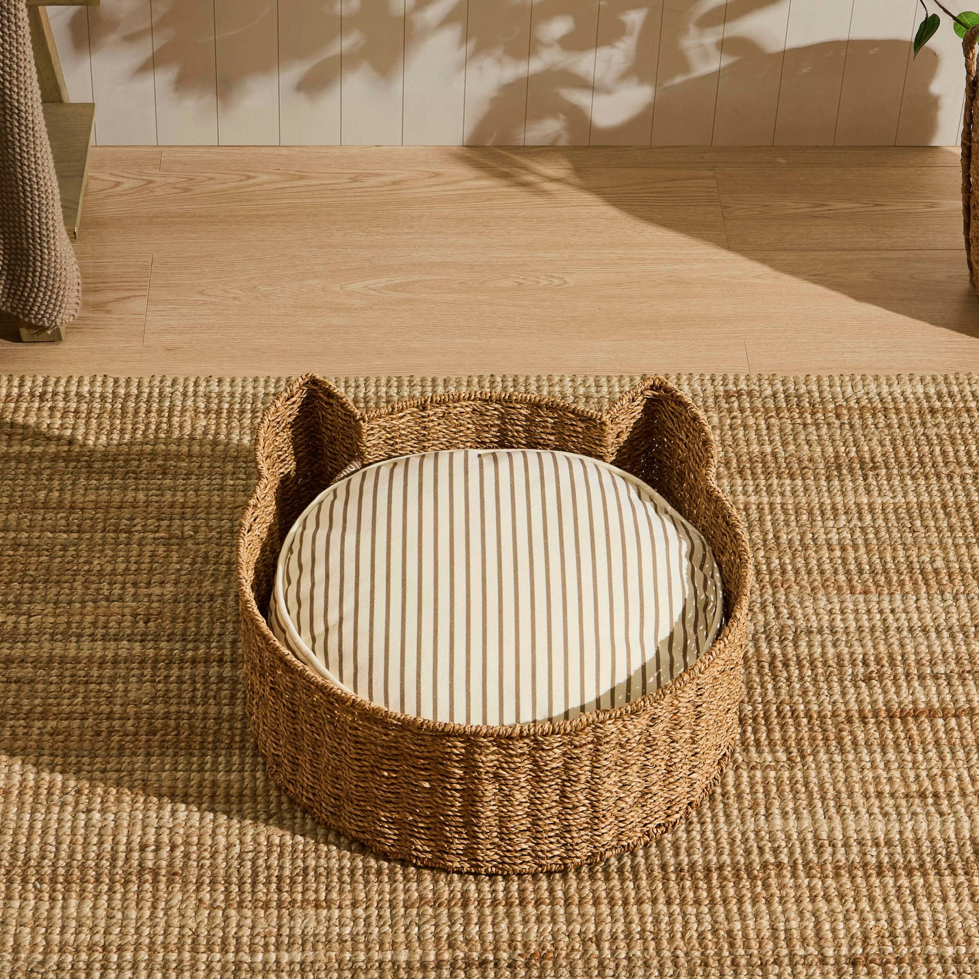 Maple Cat Shaped Seagrass Multi-use Storage Basket/ Bed - Natural - DUSK
