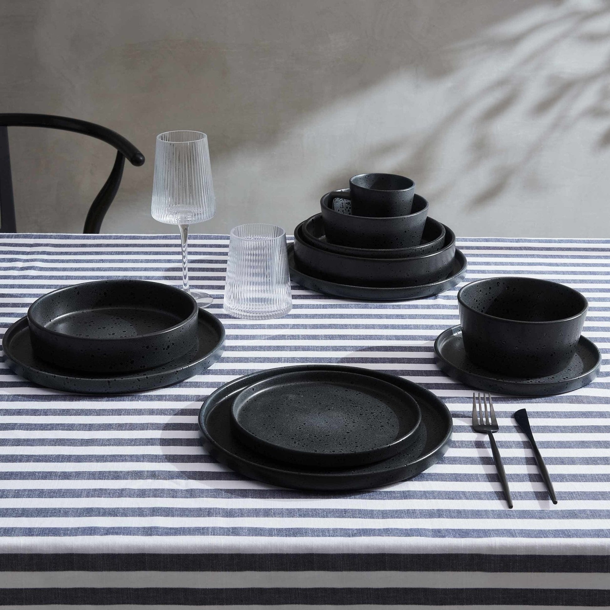 Nori Stoneware Set of 4 Dinner Plates - Black - DUSK