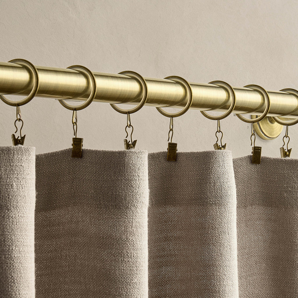 Pack of 8 Metal Curtains Rings - Brass - DUSK