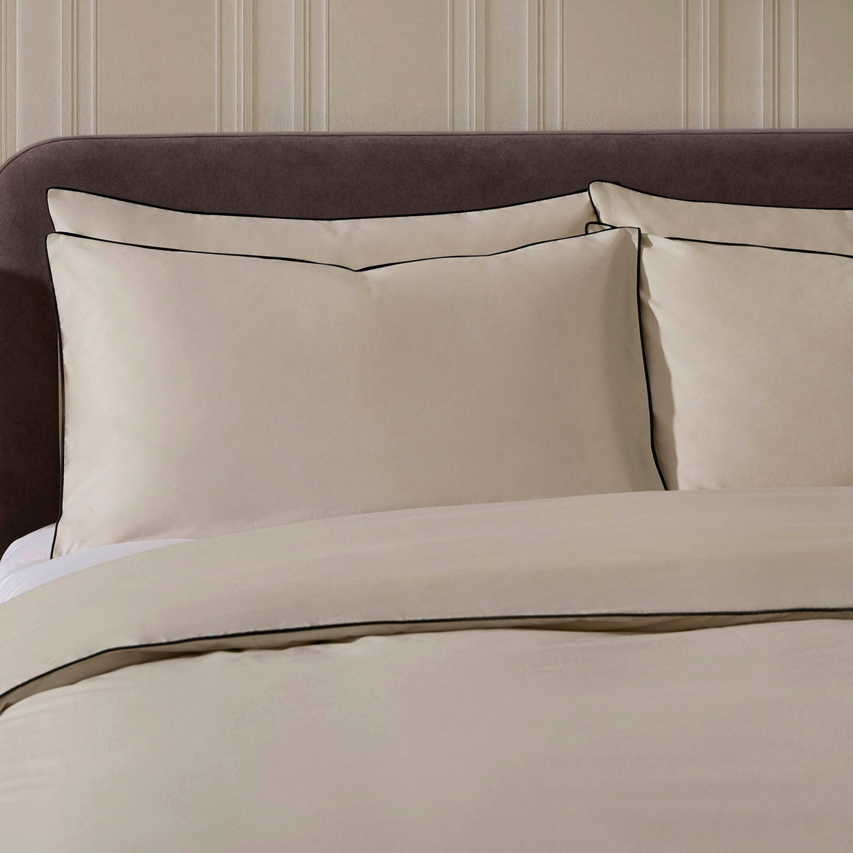 Pair Of Cambridge Pillowcases - 200 Thread Count - Cotton - Natural/Black - DUSK