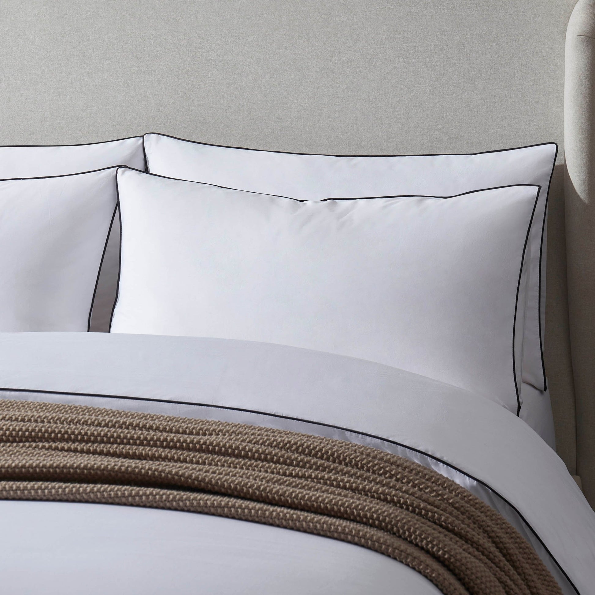 Pair of Cambridge Pillowcases - 200 Thread Count - Cotton - White/Black - DUSK