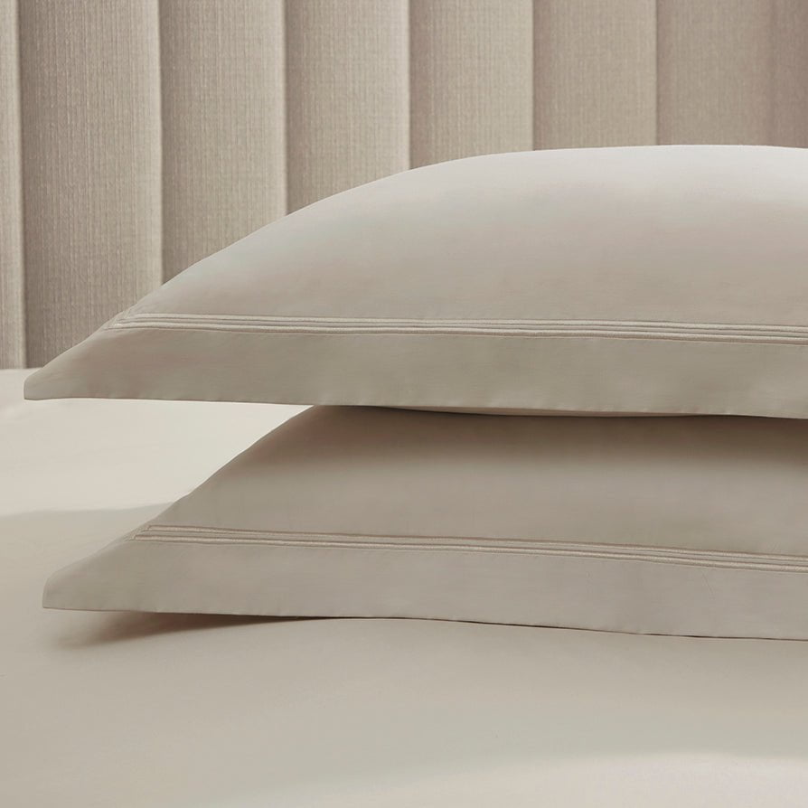 Pair of Regent Embroidered Oxford Pillowcases 400 Thread Count Satee