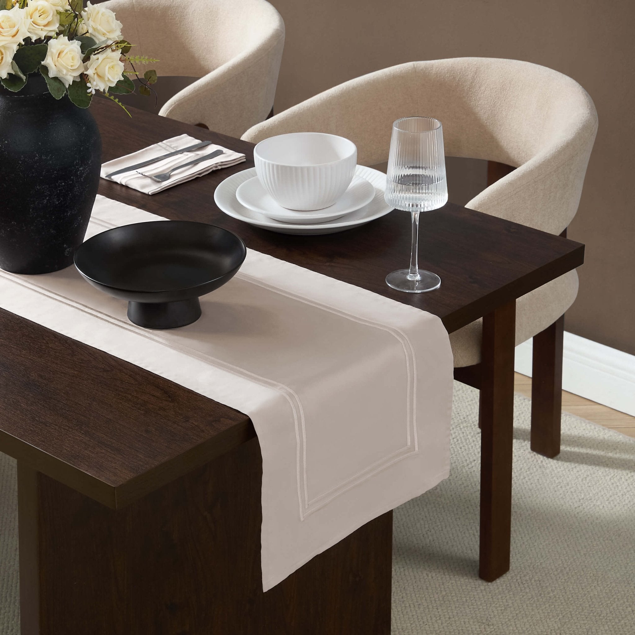 Regent 400 Thread Count Table Runner - Champagne - DUSK