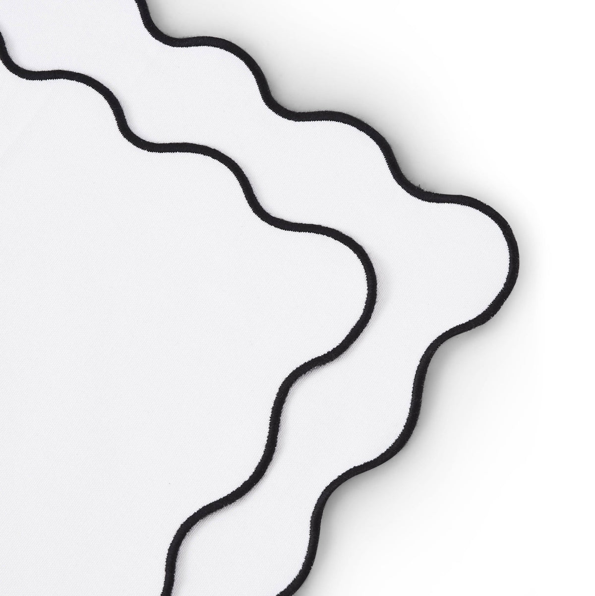 Scallop Edge Set of 4 Placemats - Off White/Black - DUSK