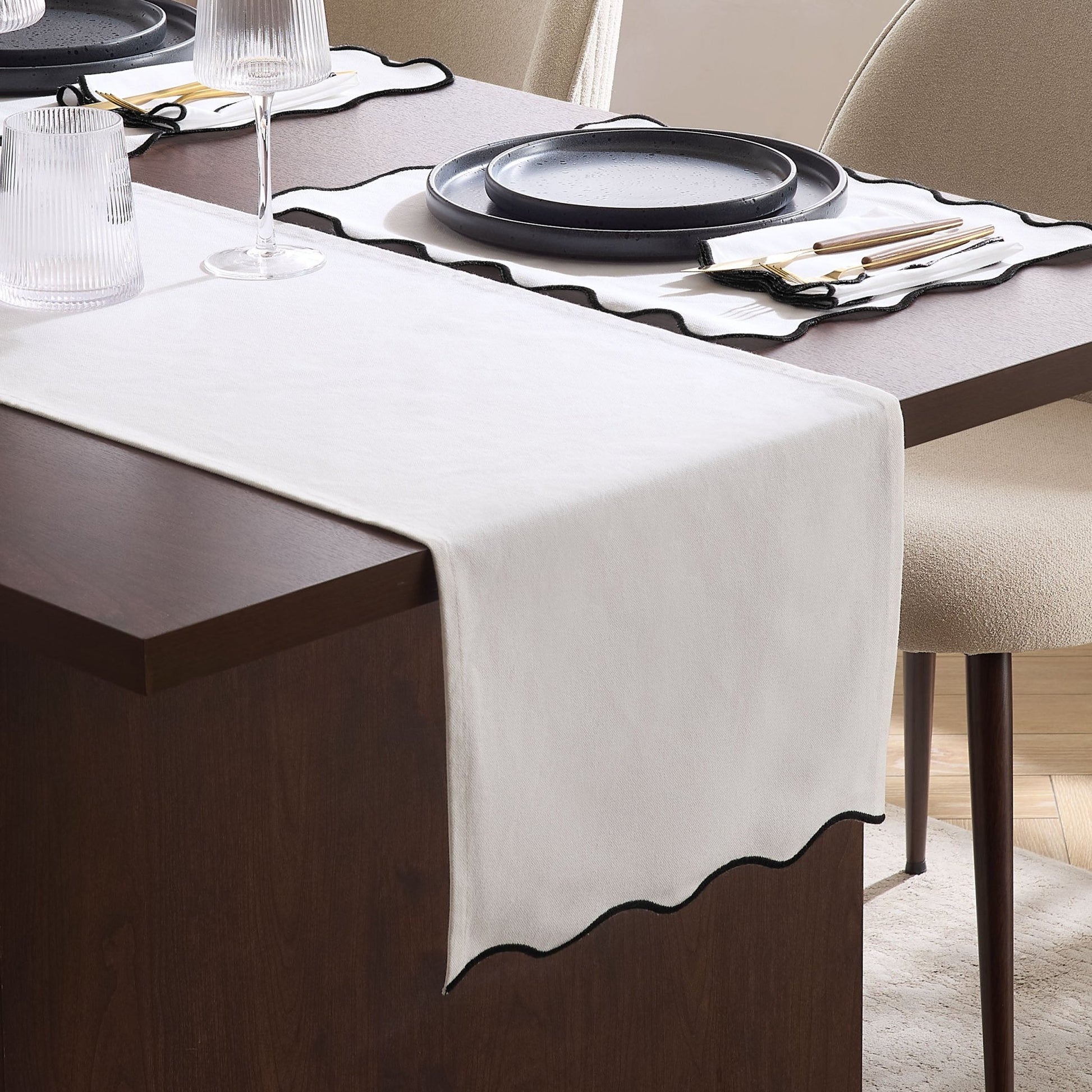 Scallop Edge Table Runner - Off White/Black - DUSK