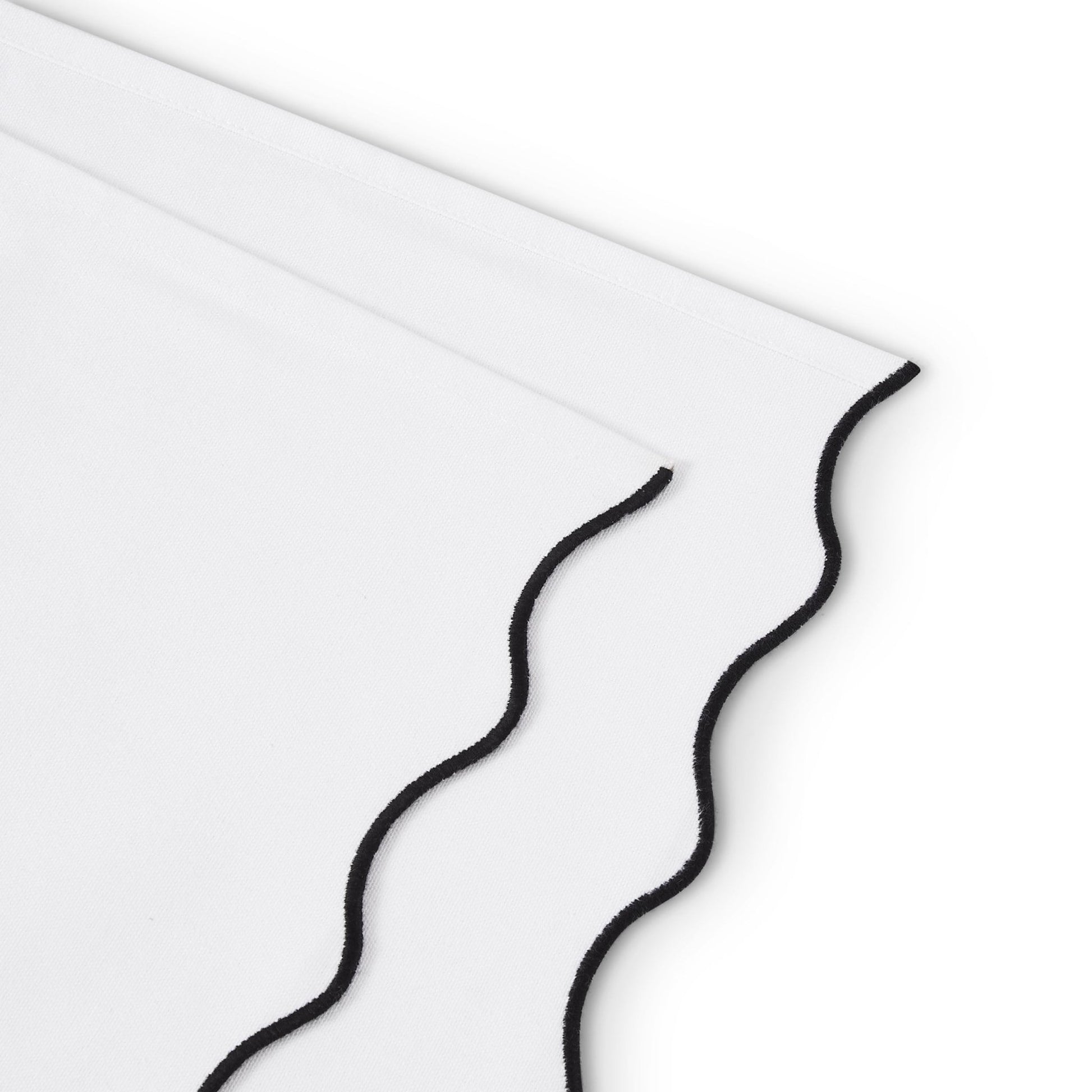 Scallop Edge Table Runner - Off White/Black - DUSK