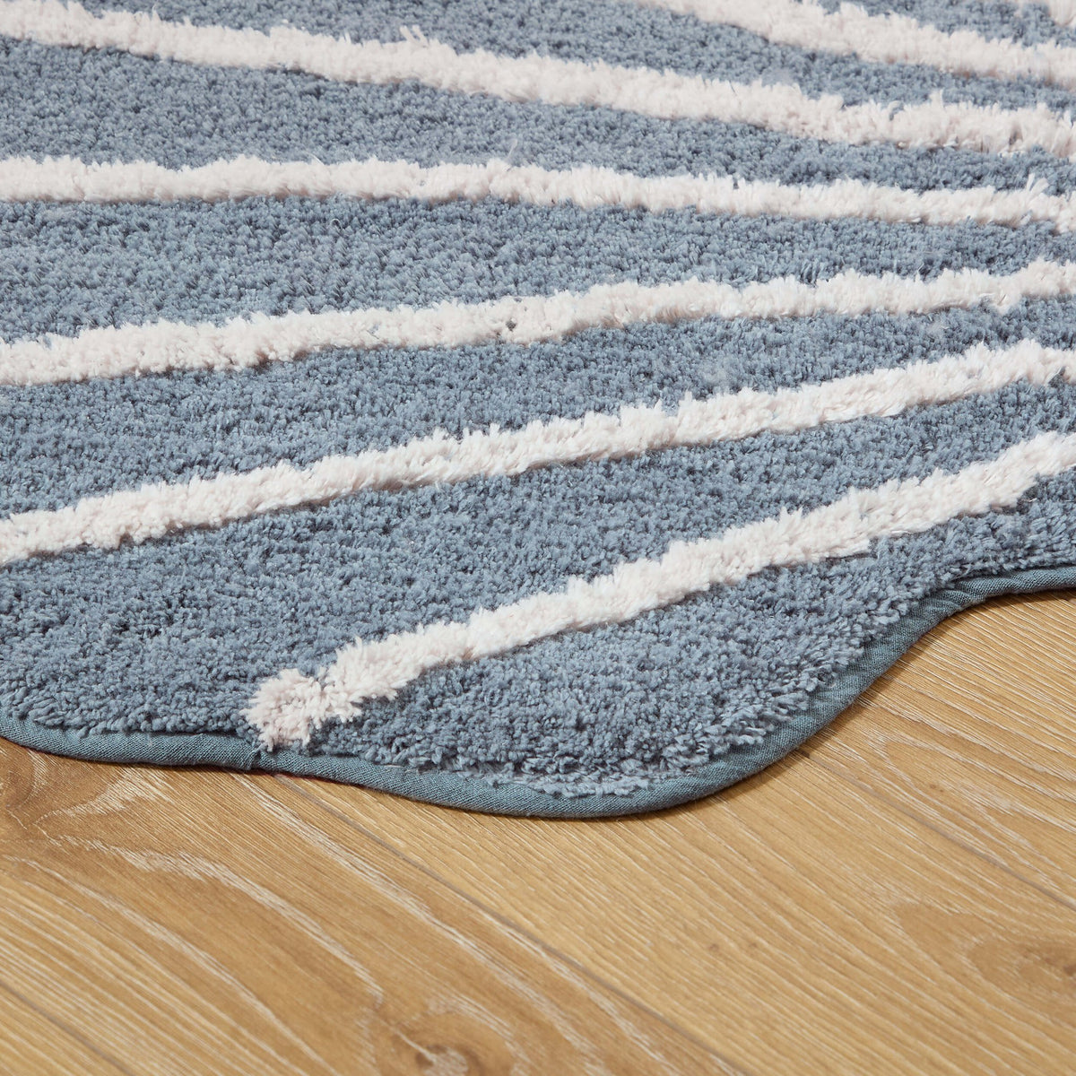 Shell Tufted Bath Mat - Blue - DUSK