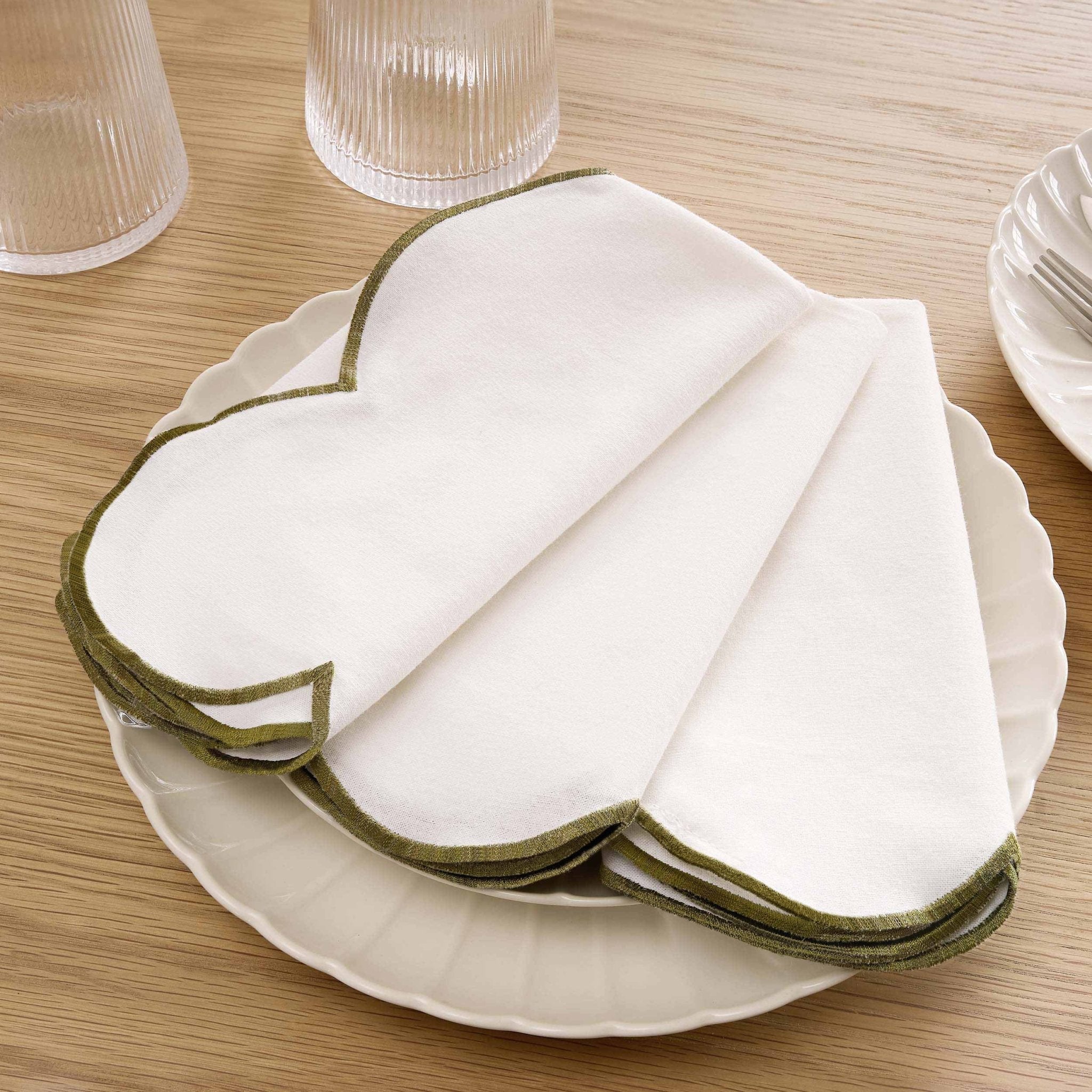 Simone Set of 4 Scallop Edge Napkins - Off White/Olive - DUSK