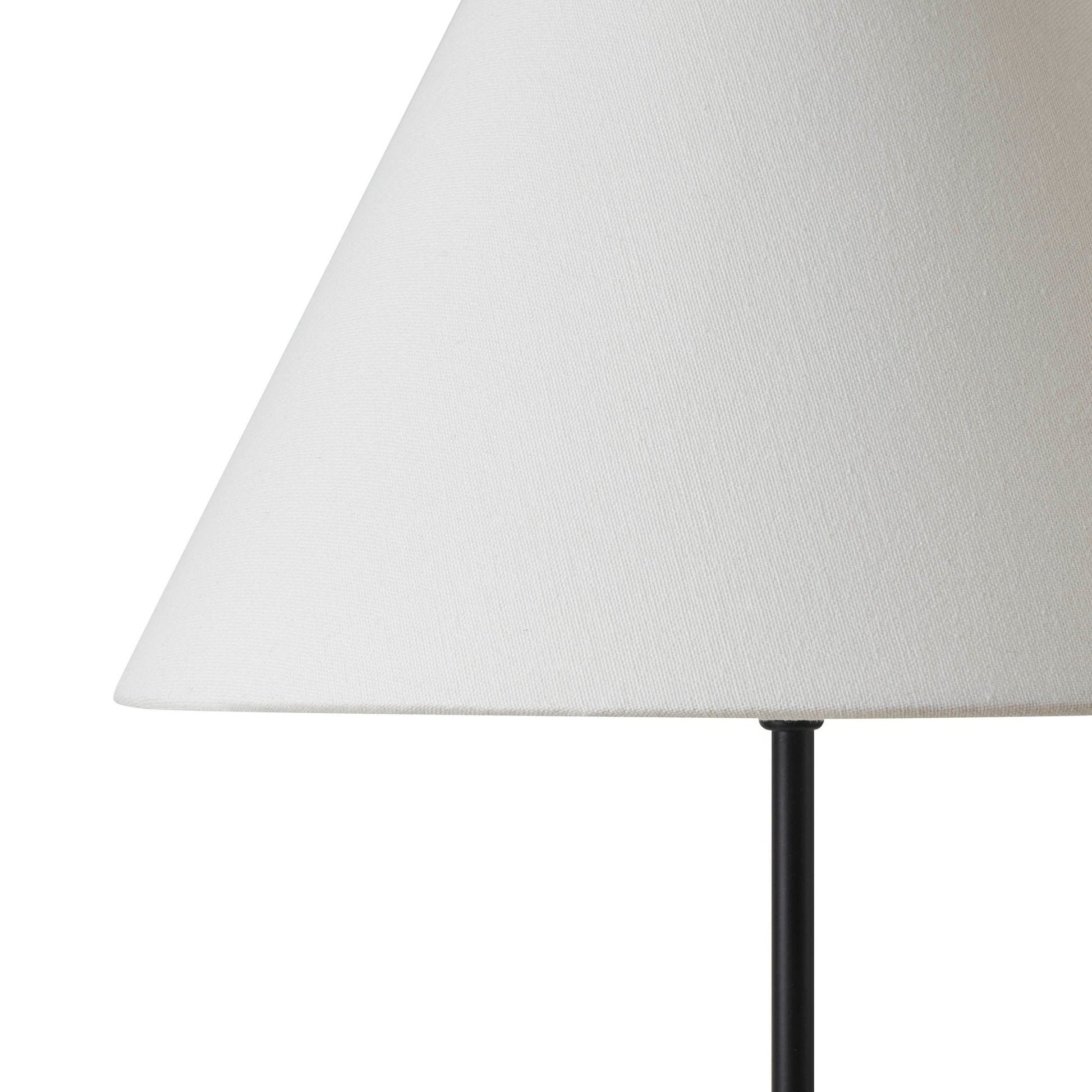 Sisu Traditional Table Lamp - Black/White - DUSK