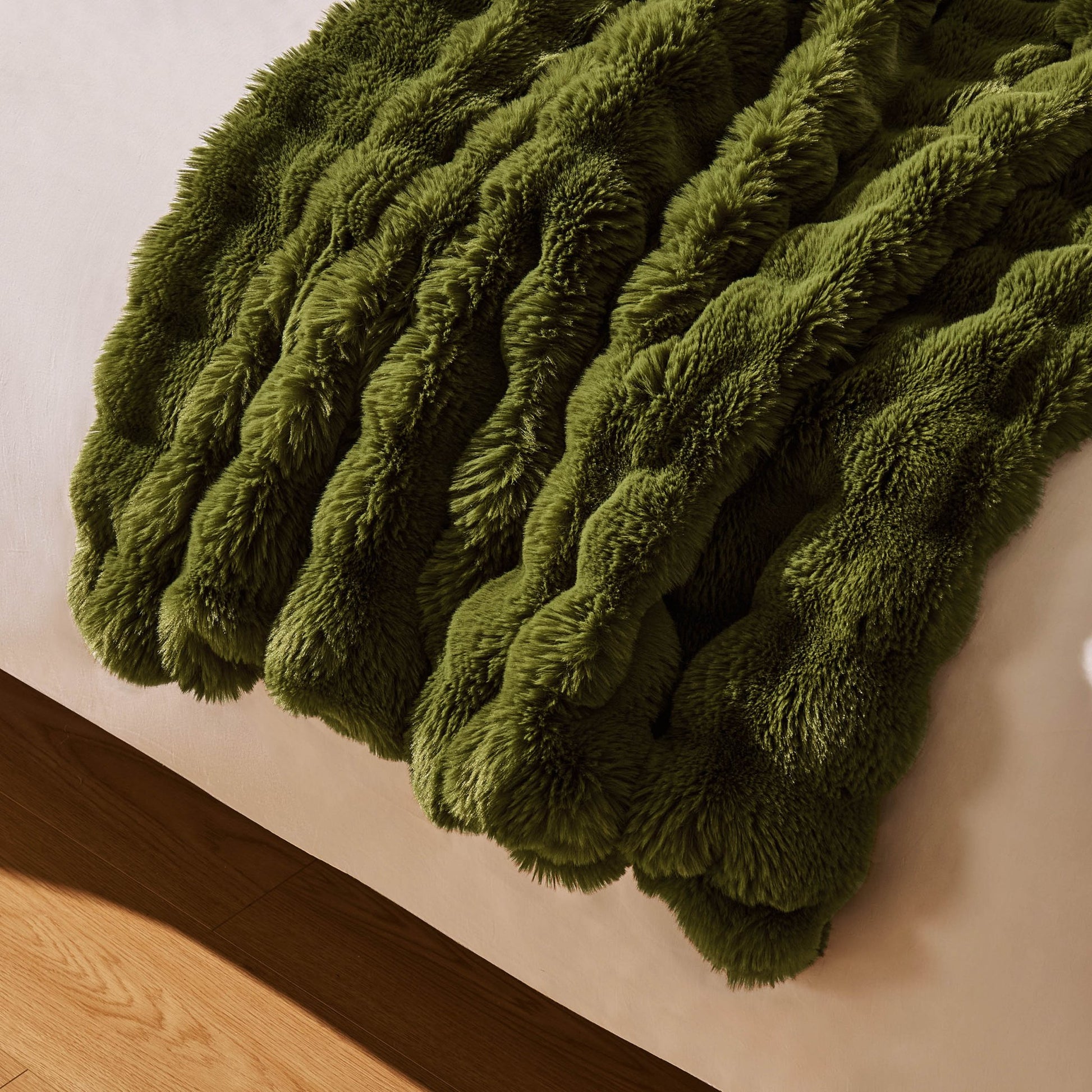 Super Soft Bobble Faux Fur Throw - Green - DUSK