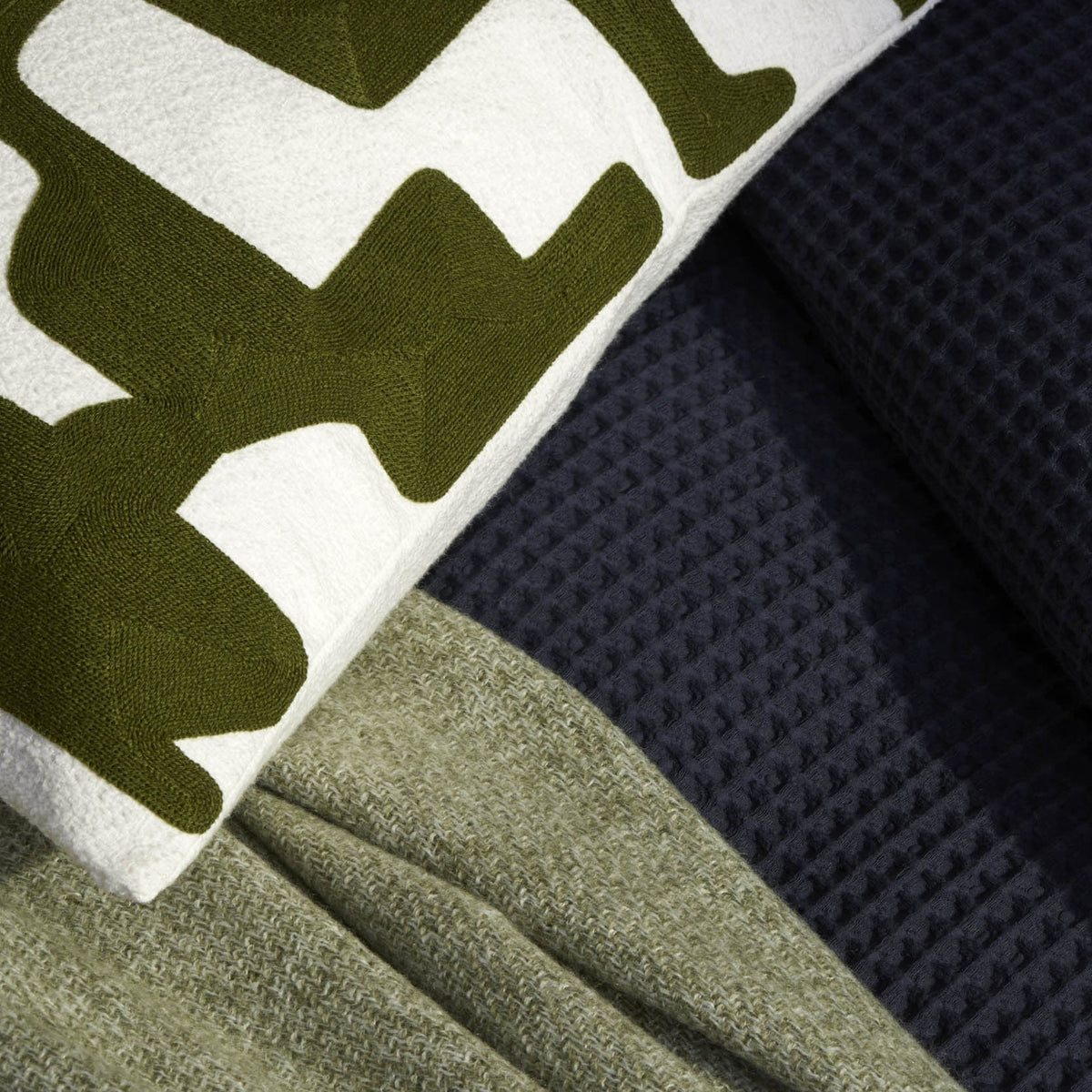 Super Soft Marled Tassel Throw - Dark Green - DUSK