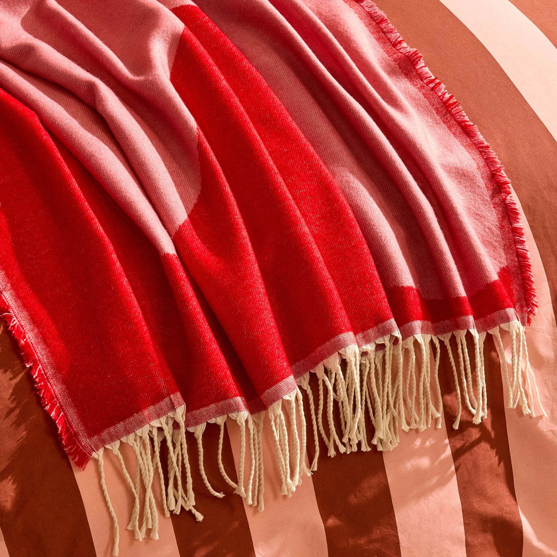 Swirl Contrast Pattern Throw - Pink/Red - DUSK