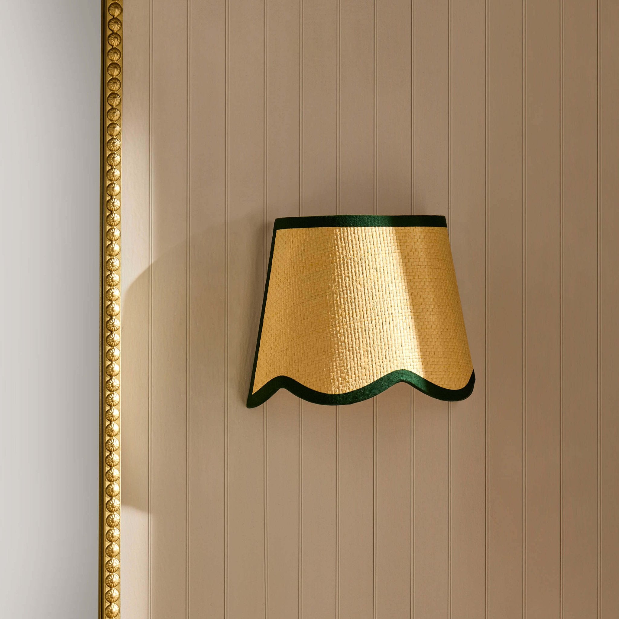Vivienne Rechargeable Contrast Edge Scallop Wall light - White - DUSK