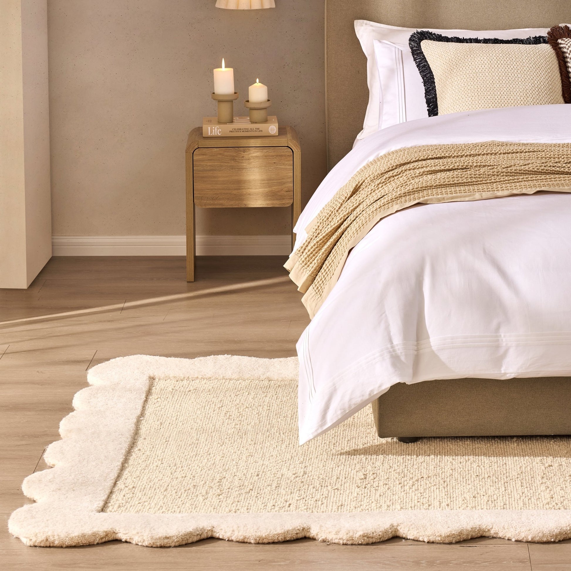 Wool Scallop Edge Rug - Off White - DUSK