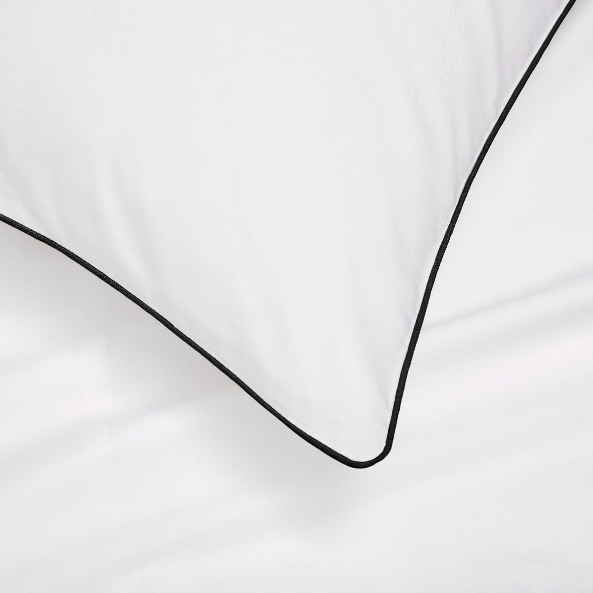 Cambridge Duvet Cover - 200 TC - Cotton - White/Black - DUSK