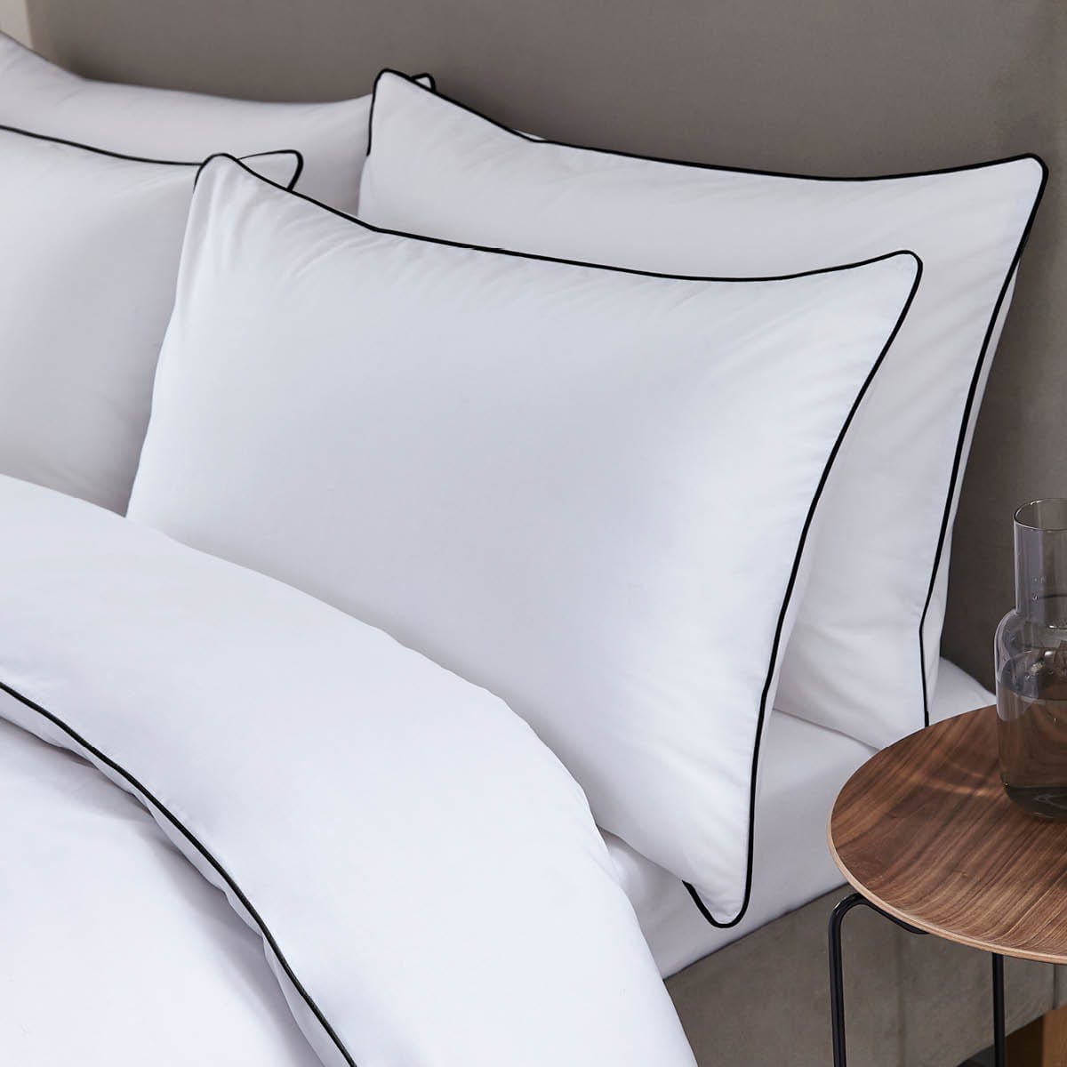 Cambridge Duvet Cover - 200 TC - Cotton - White/Black - DUSK