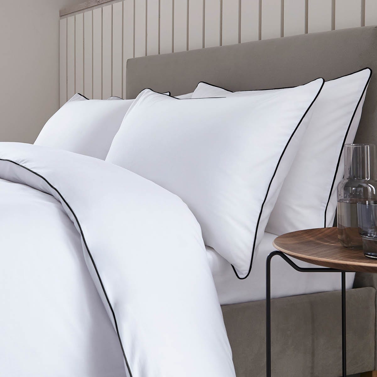 Cambridge Duvet Cover - 200 TC - Cotton - White/Black - DUSK