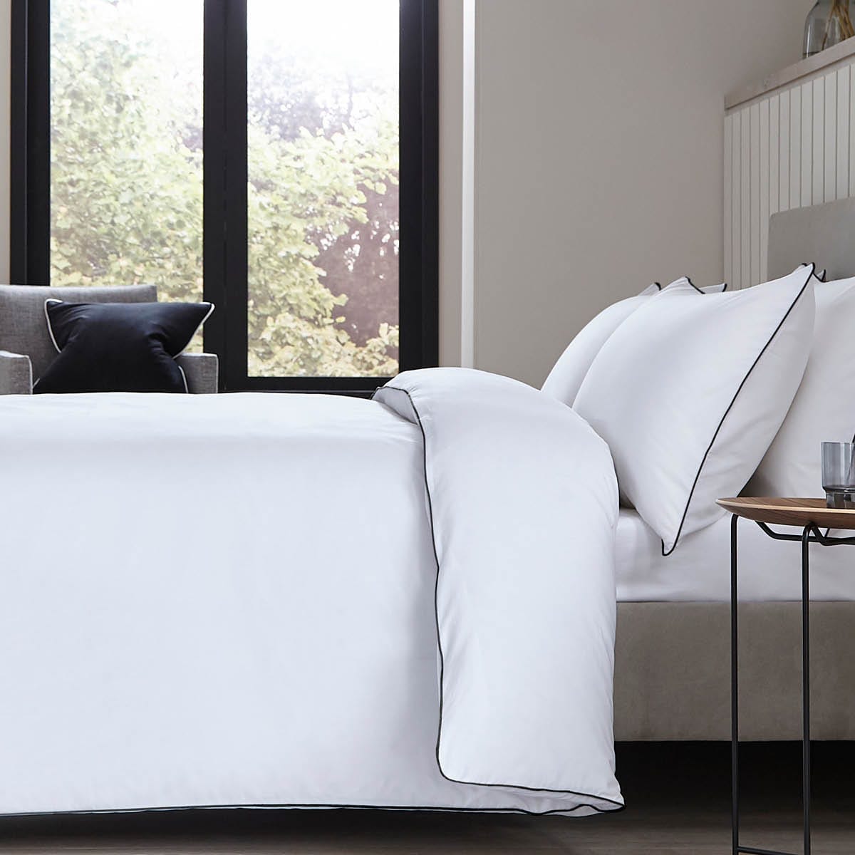 Cambridge Duvet Cover - 200 TC - Cotton - White/Black - DUSK