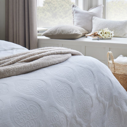 Cannes Matelassé Bedspread - White - DUSK