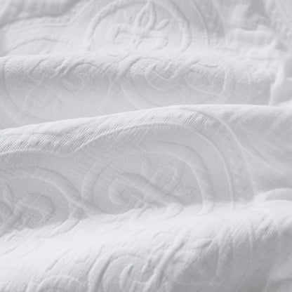 Cannes Matelassé Bedspread - White - DUSK